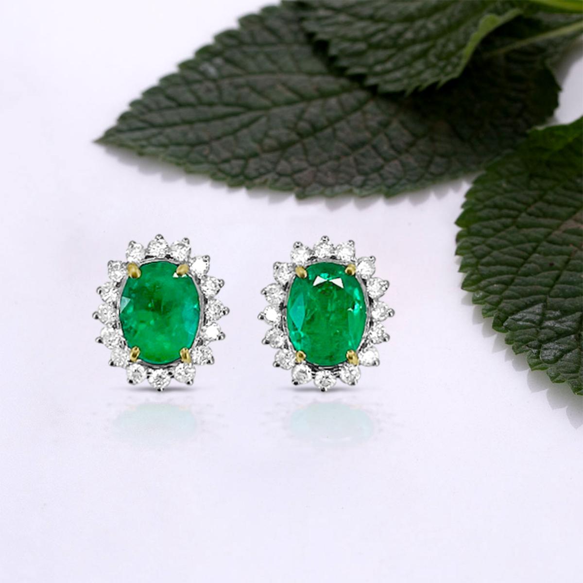 For an Ultra Feminine Look Opt for This Floral Oval Shaped Emerald Stud Earrings. The Center 8X6mm Emerald Gemstone Fits Perfectly In 18K White Gold and Diamonds. These Extravagant Piece of Studs are Perfect Fit for A Special Occasion.


Style#