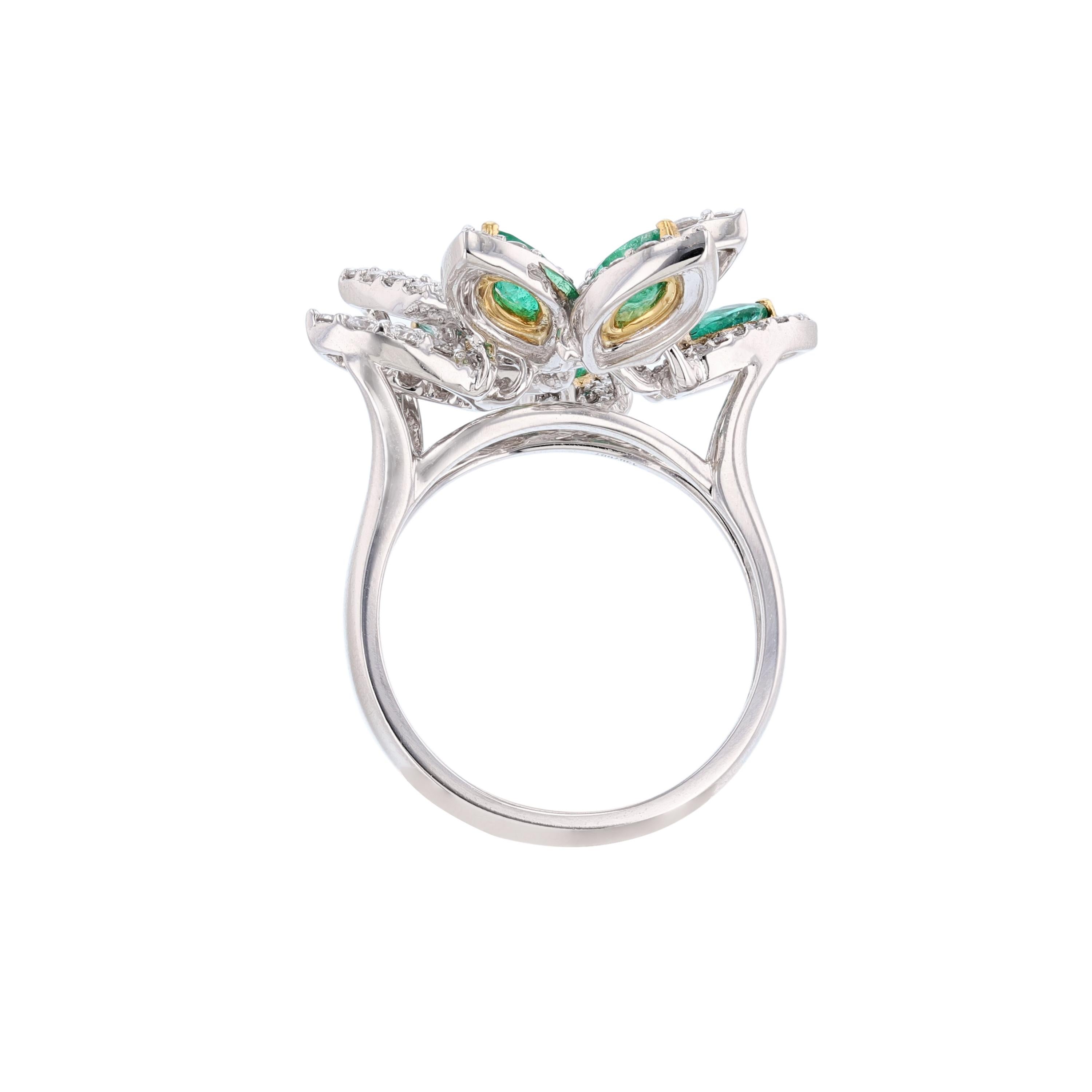 Taille Marquise Bague cocktail en or blanc 18 carats avec diamants et émeraude marquise de 2,77 carats en vente