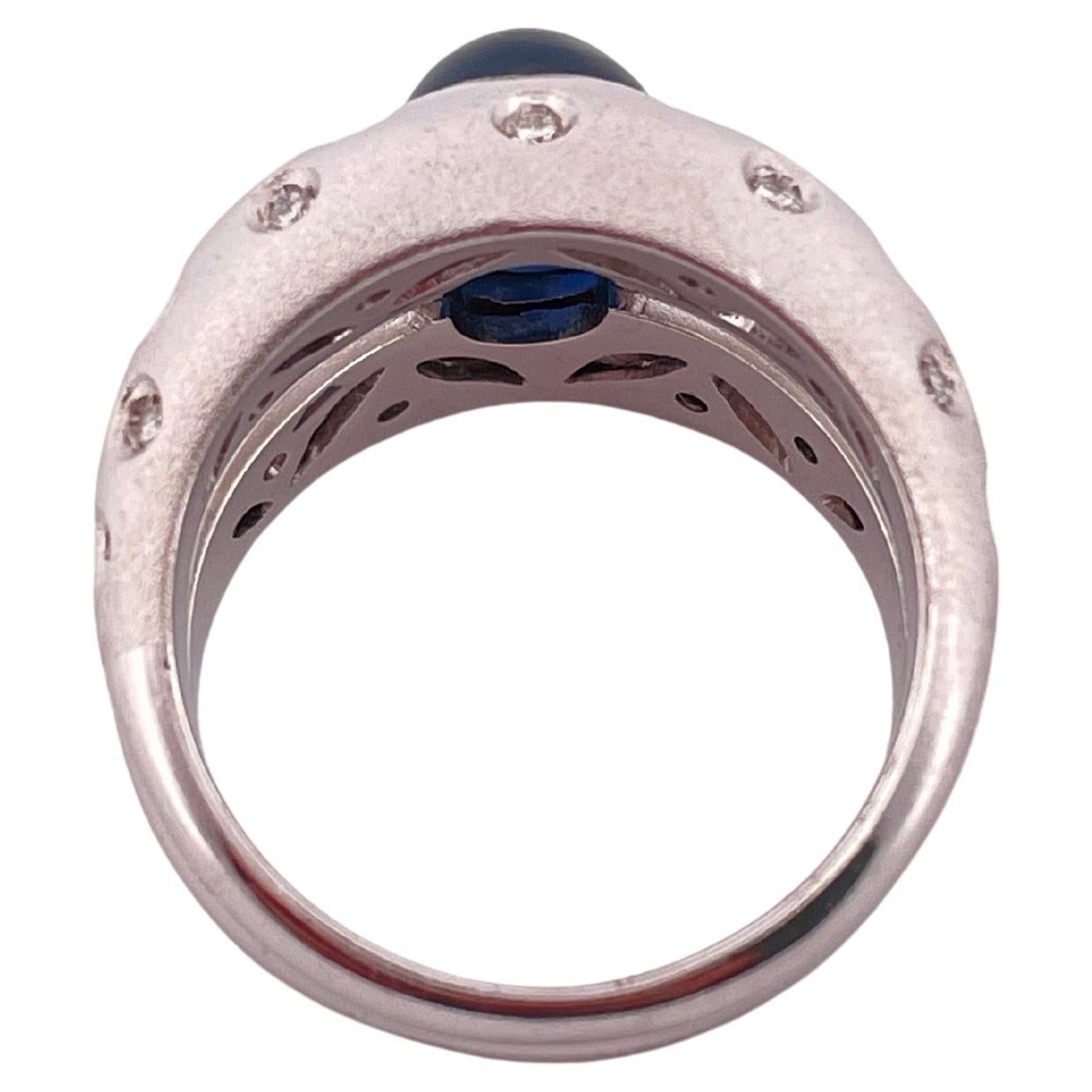 Anello in oro bianco 18k con zaffiro cabochon da 2,6 carati e diamante da 0,45 carati in vendita 2