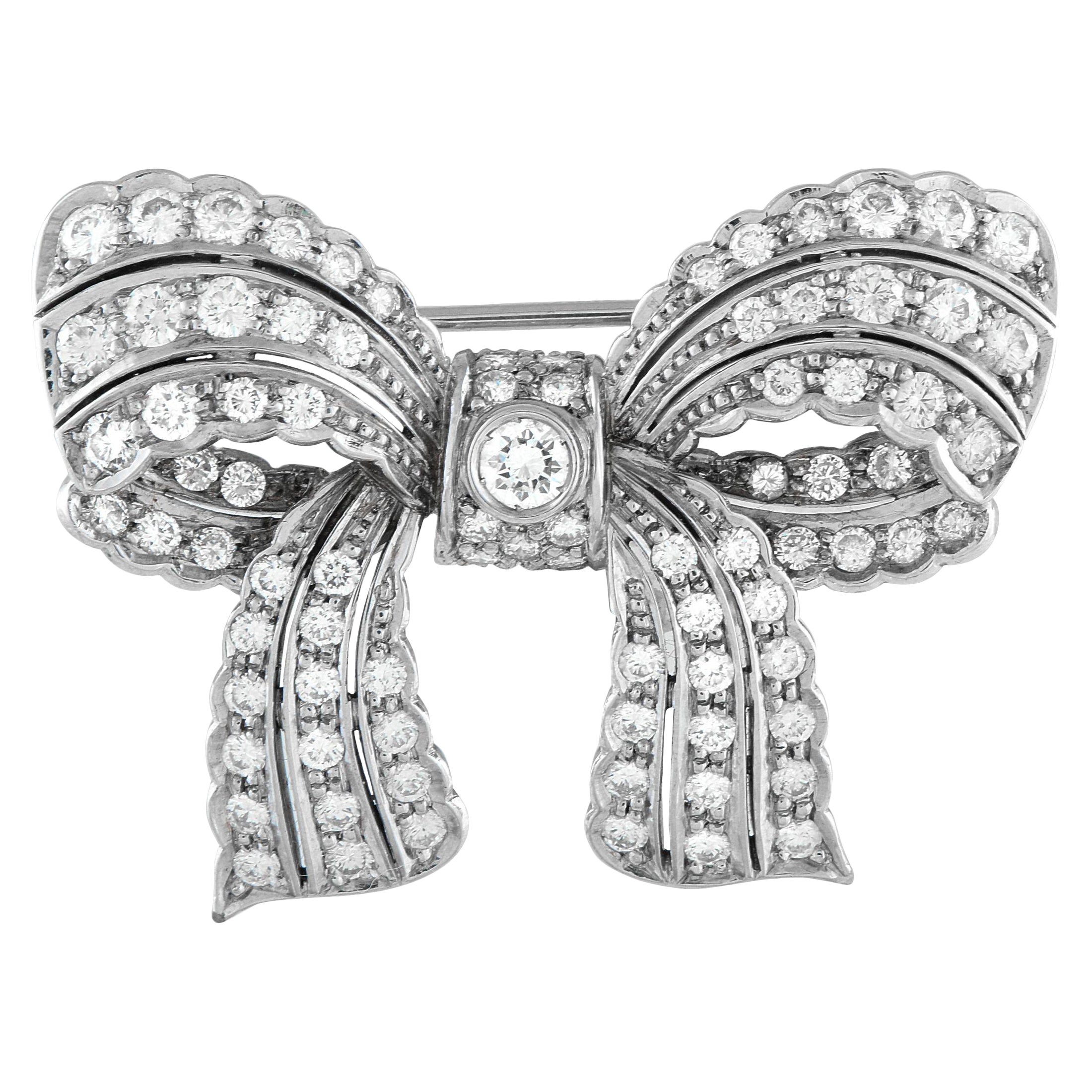 Spilla a fiocco in oro bianco 18 carati con 2,75 carati di diamanti in vendita