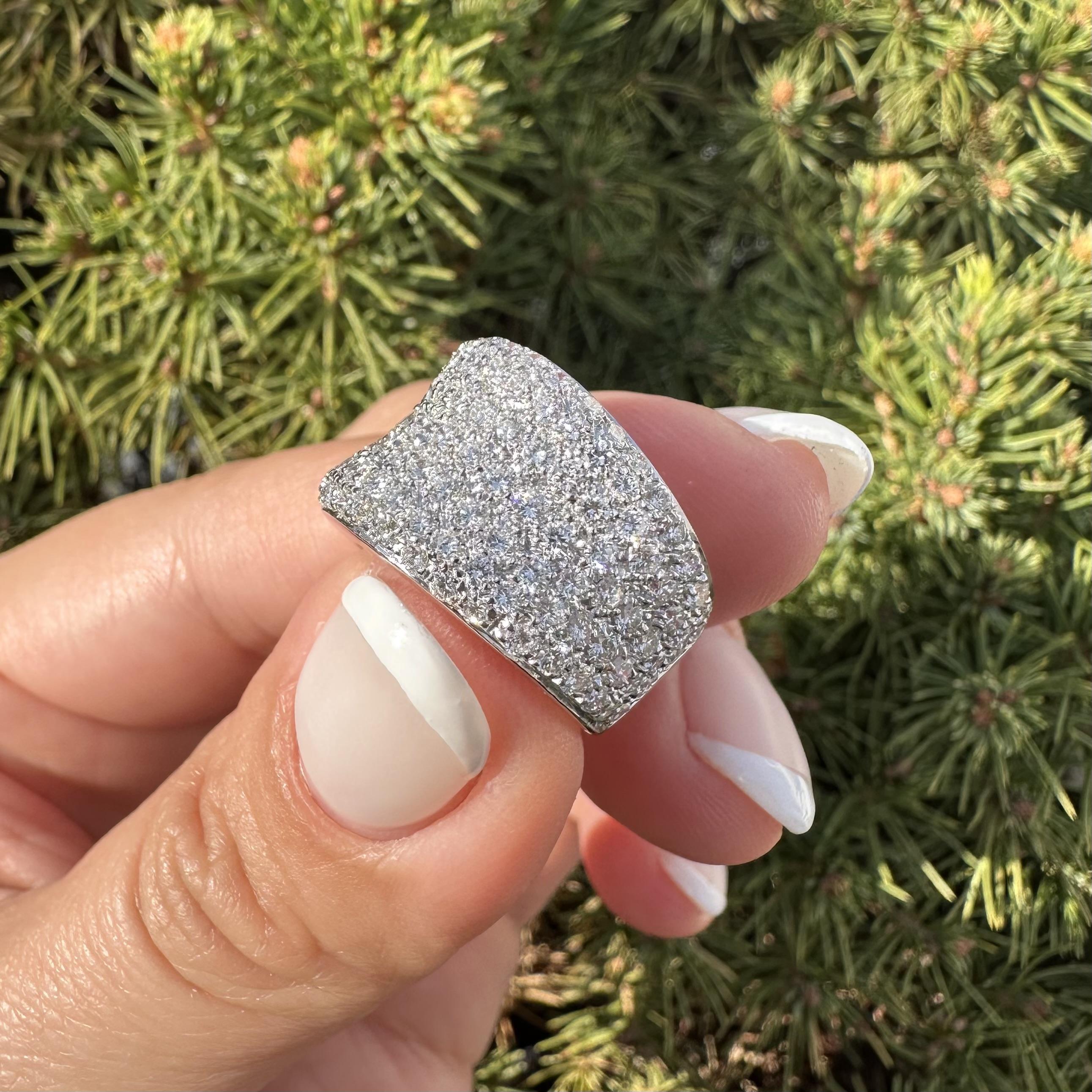 18k Weißgold 2,76ctw G VS Pave Diamant breite konkave Zigarre Band Ring im Angebot 9