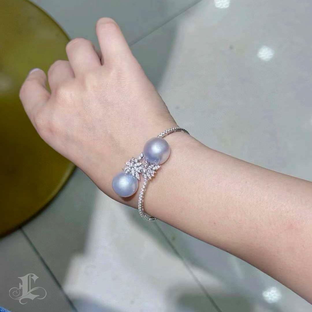 Grezzo Corona Radiosa】 Bracciale con diamanti e perle dei mari del sud con gemelli Aurora. in vendita