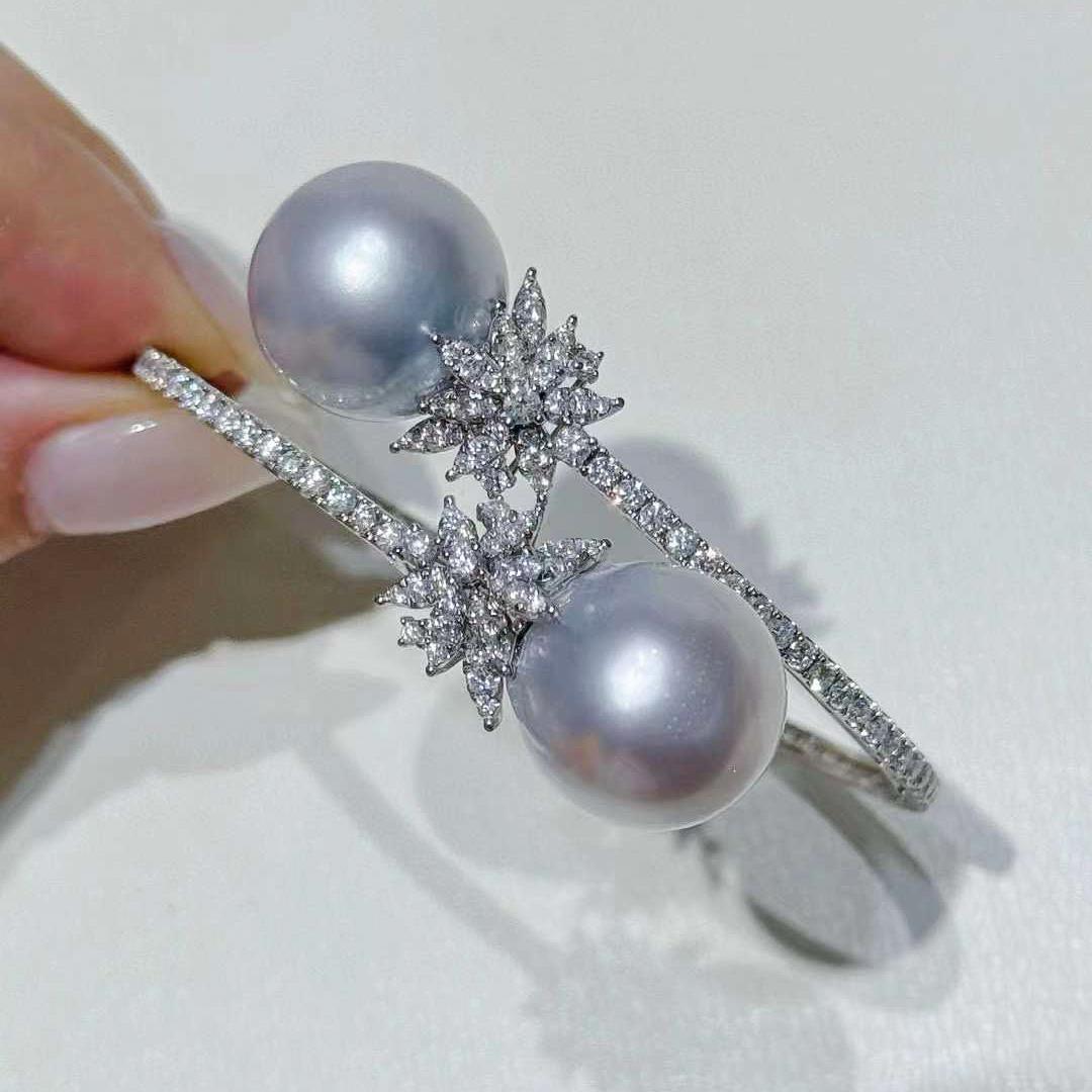 Corona Radiosa】 Bracciale con diamanti e perle dei mari del sud con gemelli Aurora. in vendita 4