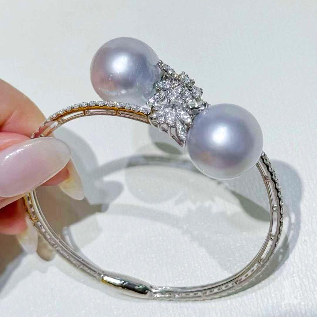 Corona Radiosa】 Bracciale con diamanti e perle dei mari del sud con gemelli Aurora. in vendita 5