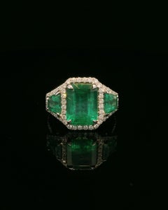 18K White Gold 2.81ct VIVID GREEN Zambian Emerald Ring with pave white diamonds