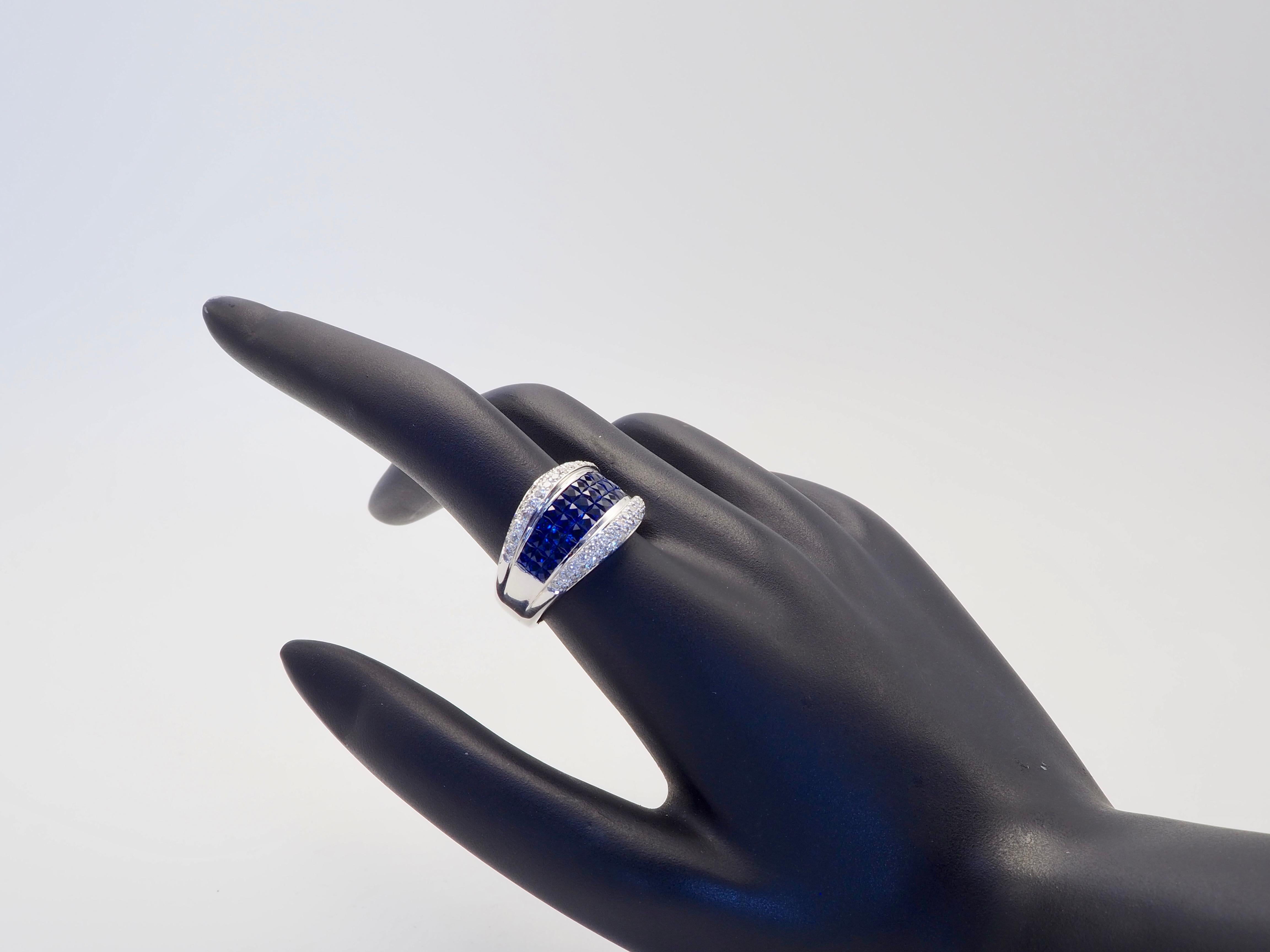 Bague en or blanc 18K avec saphir bleu de 2,90 ct et diamant de 0,60 ct en serti clos Neuf - En vente à เกาะสมุย, TH