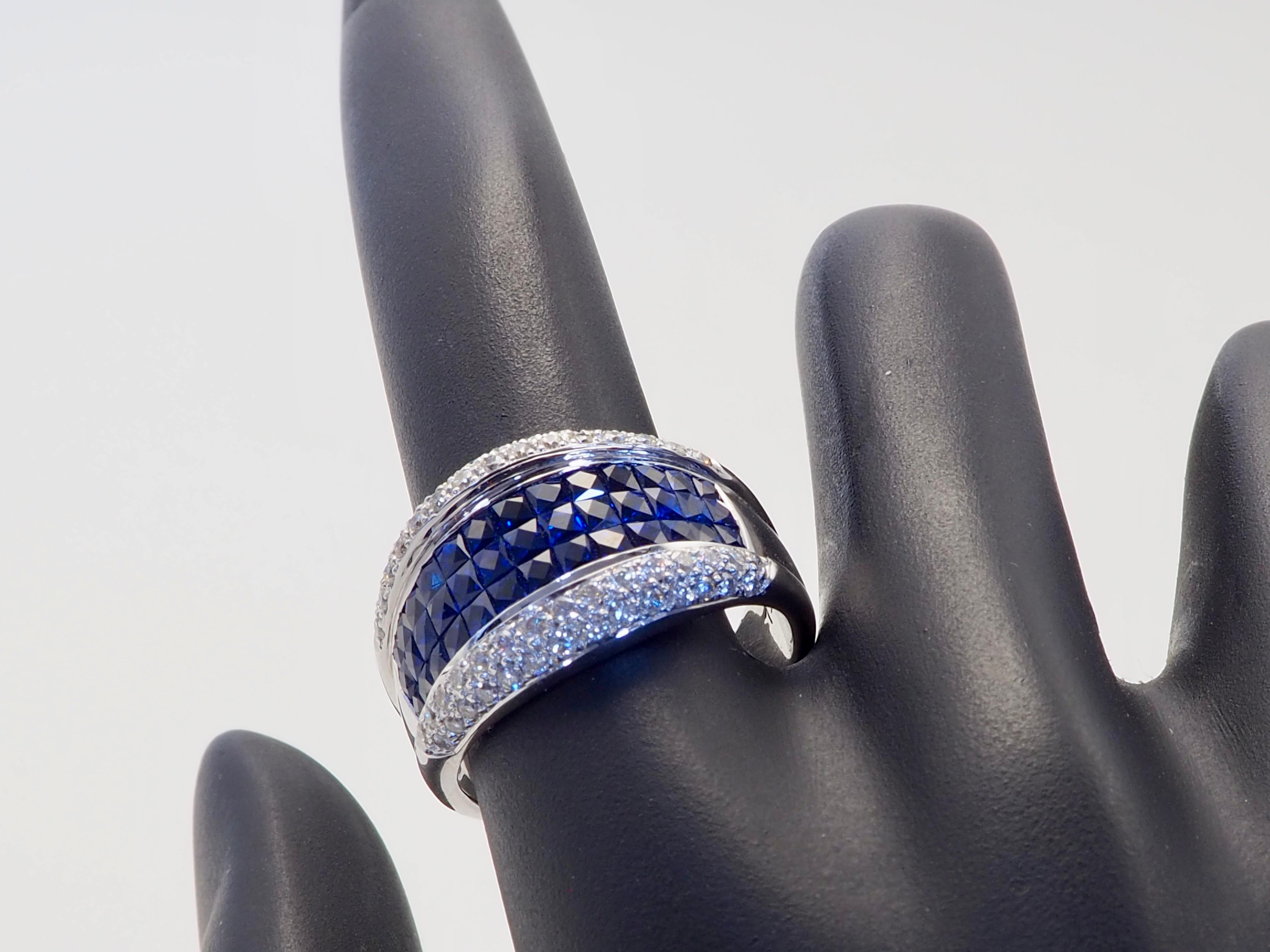Bague en or blanc 18K avec saphir bleu de 2,90 ct et diamant de 0,60 ct en serti clos en vente 1