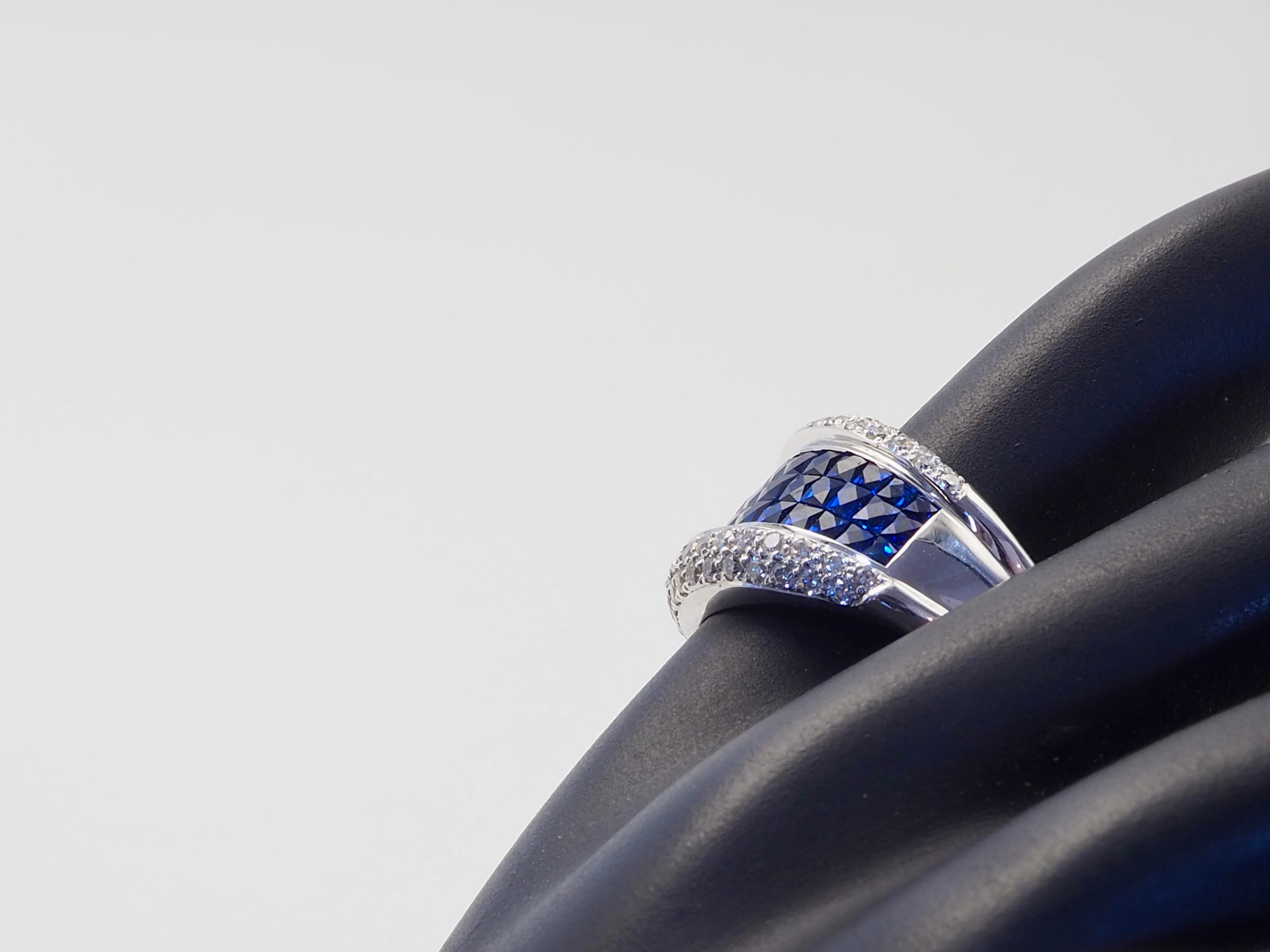 Bague en or blanc 18K avec saphir bleu de 2,90 ct et diamant de 0,60 ct en serti clos en vente 2