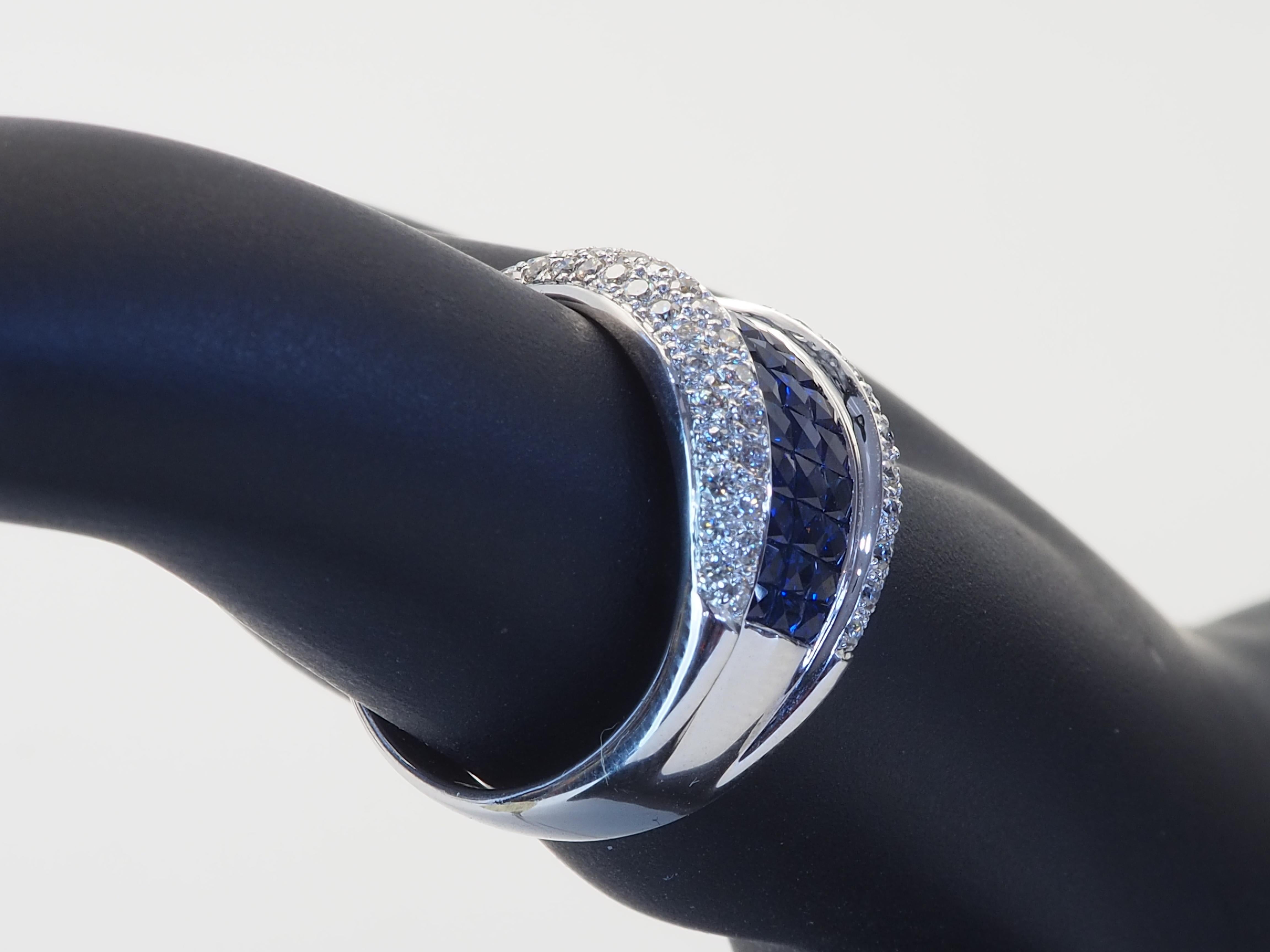 Bague en or blanc 18K avec saphir bleu de 2,90 ct et diamant de 0,60 ct en serti clos en vente 3