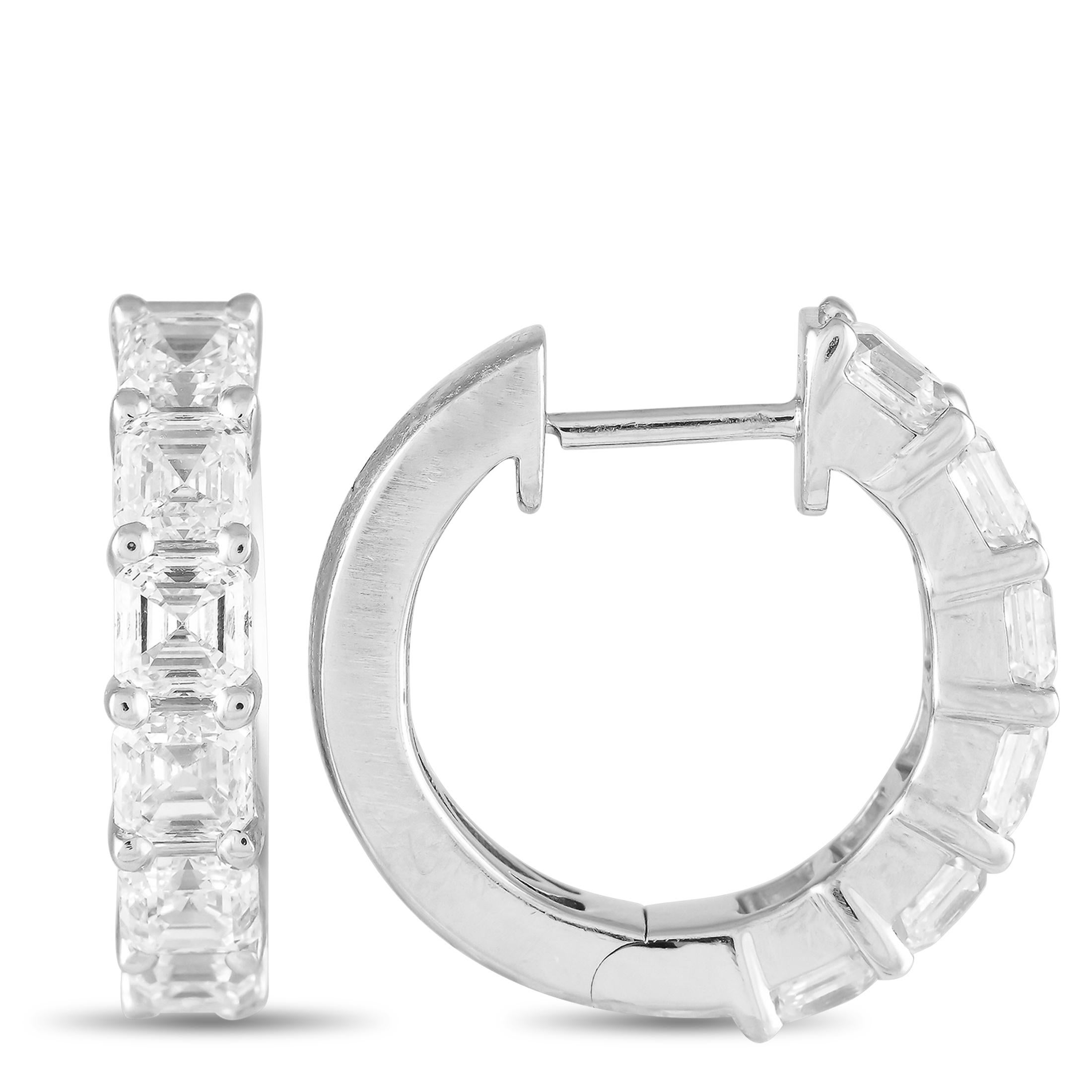 A series of sparkling Diamonds totaling 2.90 carats effortlessly radiate light on these elegant earrings. Each one comes complete with a curved 18K White Gold setting for added opulence. Chic and perfectly understated, they measure 0.65 round and