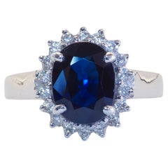 Bague Halo en or blanc 18 carats 2.97ct Deep Greenish Blue Sapphire & 0.24ct Diamond Halo Ring