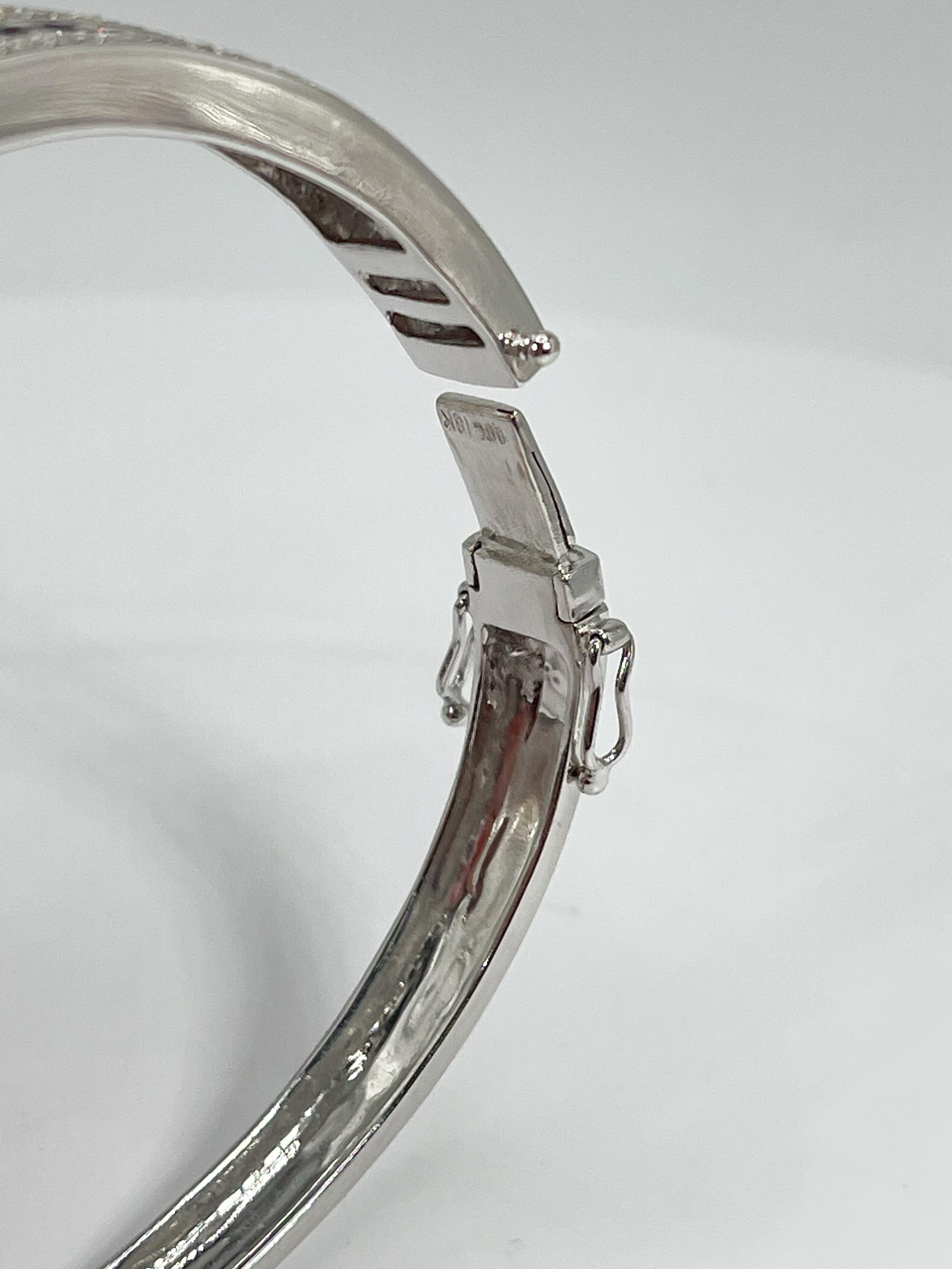 18K White Gold 2CTW Sapphire and 1 CTW Diamond Bangle  In Excellent Condition For Sale In Stuart, FL