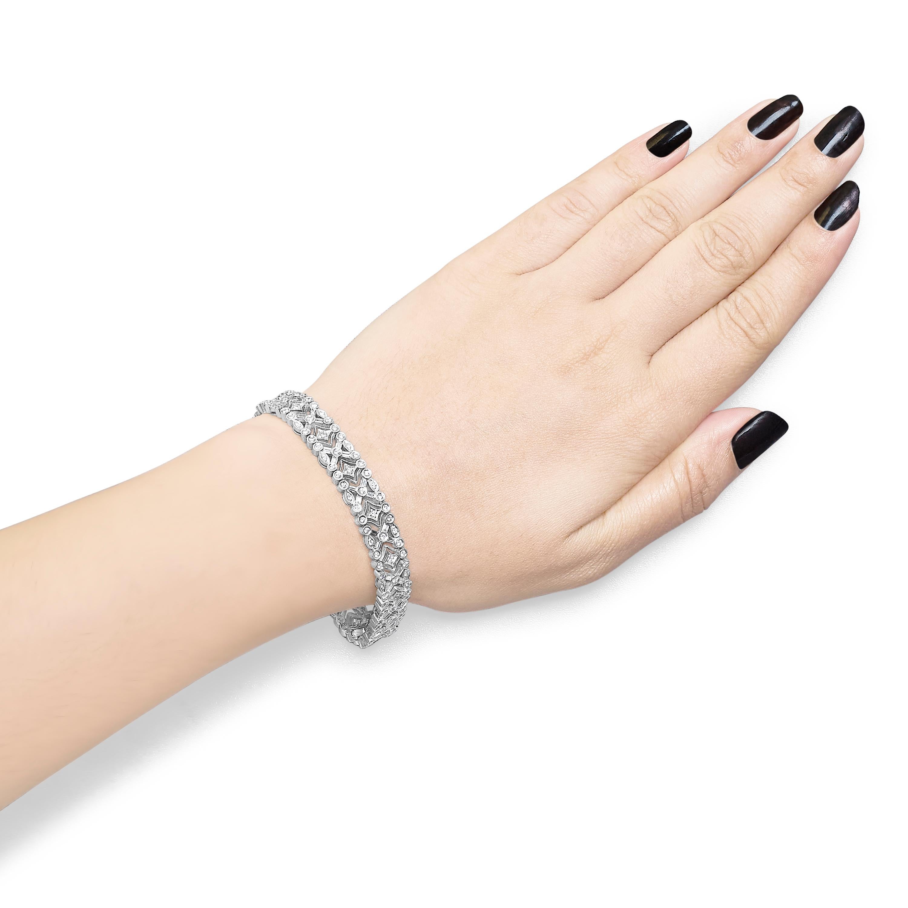 18K White Gold 3 3/4 Cttw Diamond Art Deco Vintage-Inspired Link Bracelet In New Condition For Sale In New York, NY