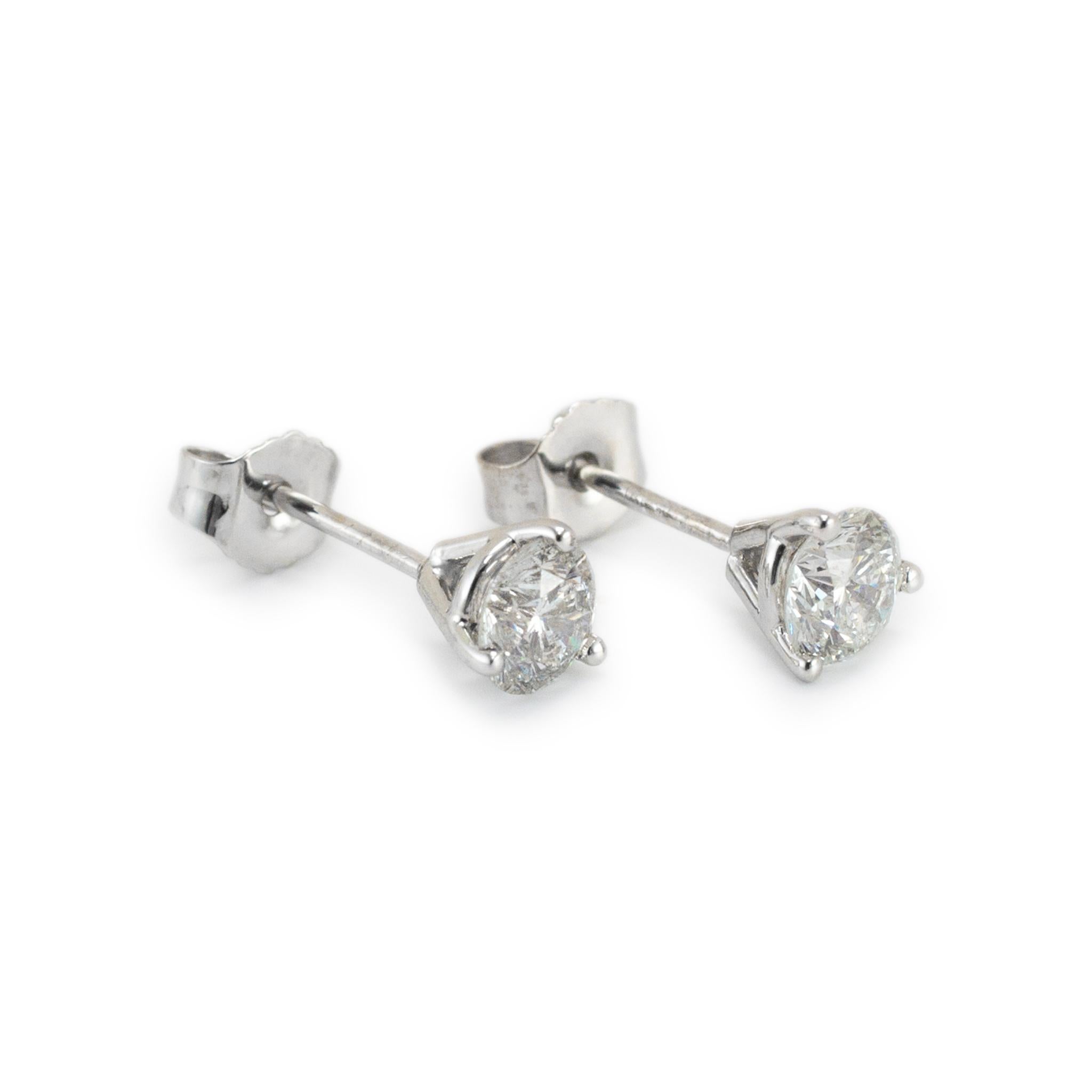 18 Karat Weißgold 3-Zinken 0,77 Karat runder Diamant-Ohrstecker Martini-Ohrstecker (Rundschliff) im Angebot
