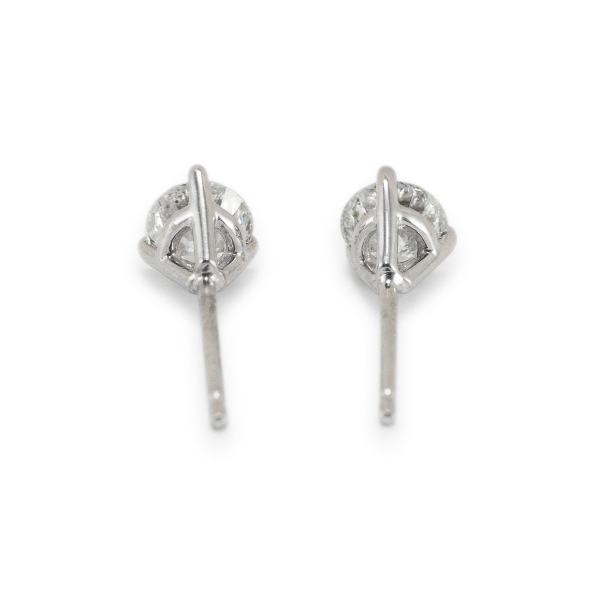 18 Karat Weißgold 3-Zinken 0,77 Karat runder Diamant-Ohrstecker Martini-Ohrstecker im Zustand „Hervorragend“ im Angebot in Houston, TX