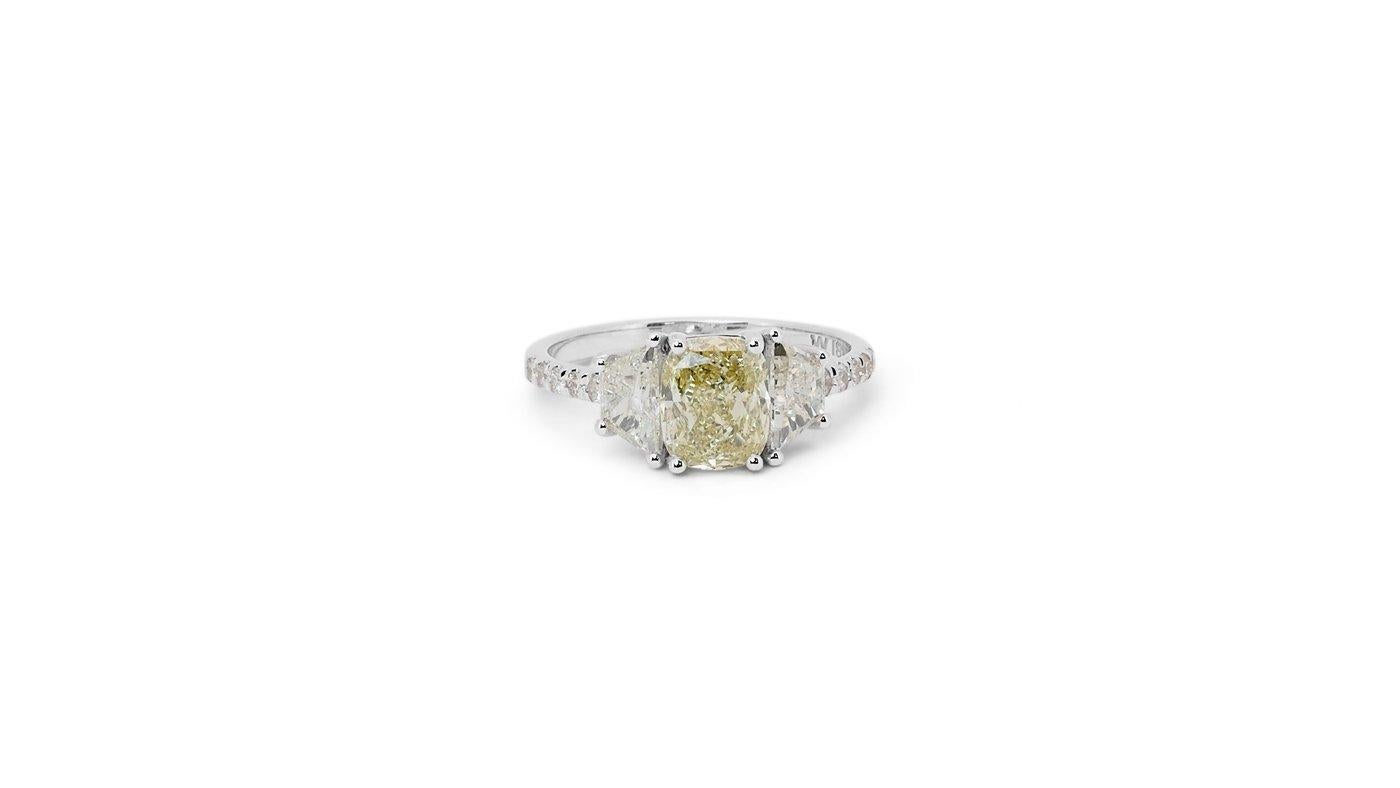 18 Karat Weißgold 3 Stein Pavé-Ring mit 2,28 Karat natürlichen Diamanten GIA-Zertifikat Damen im Angebot
