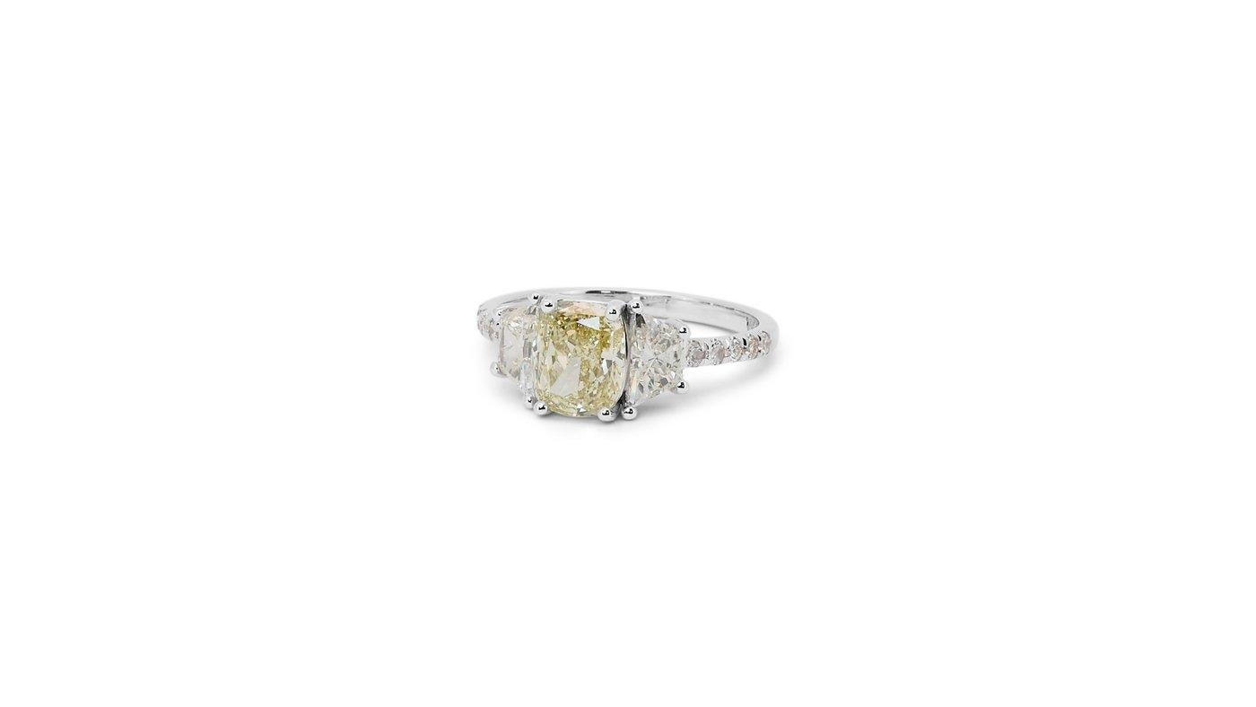18 Karat Weißgold 3 Stein Pavé-Ring mit 2,28 Karat natürlichen Diamanten GIA-Zertifikat im Angebot 2