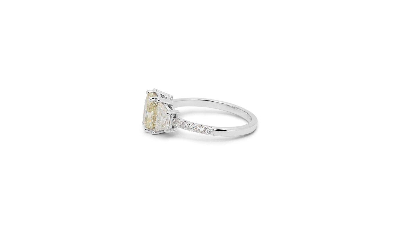 18 Karat Weißgold 3 Stein Pavé-Ring mit 2,28 Karat natürlichen Diamanten GIA-Zertifikat im Angebot 4