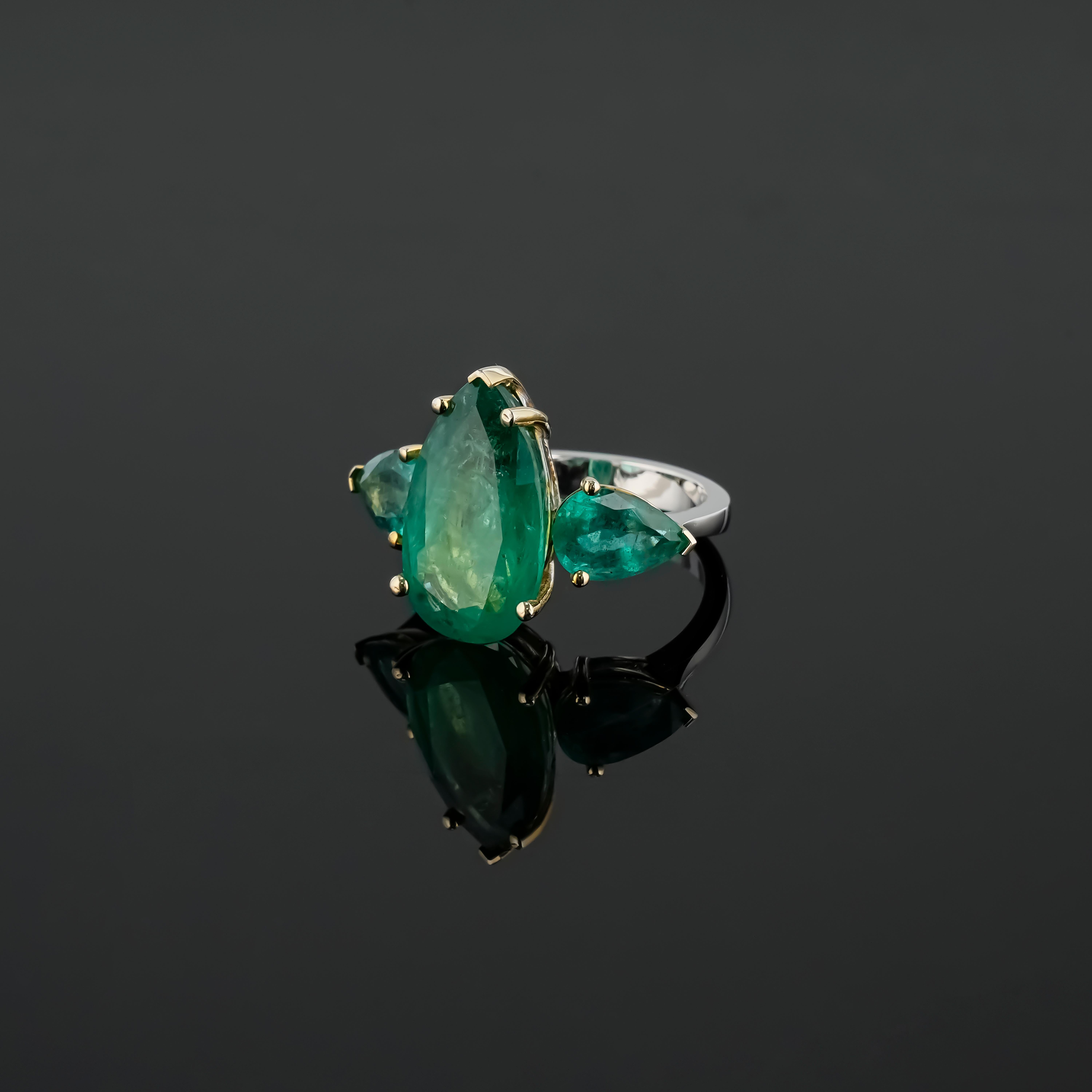 Modern 18K White Gold 3 Stone Pear Shaped Emerald Engagement Or Cocktail Ring For Sale