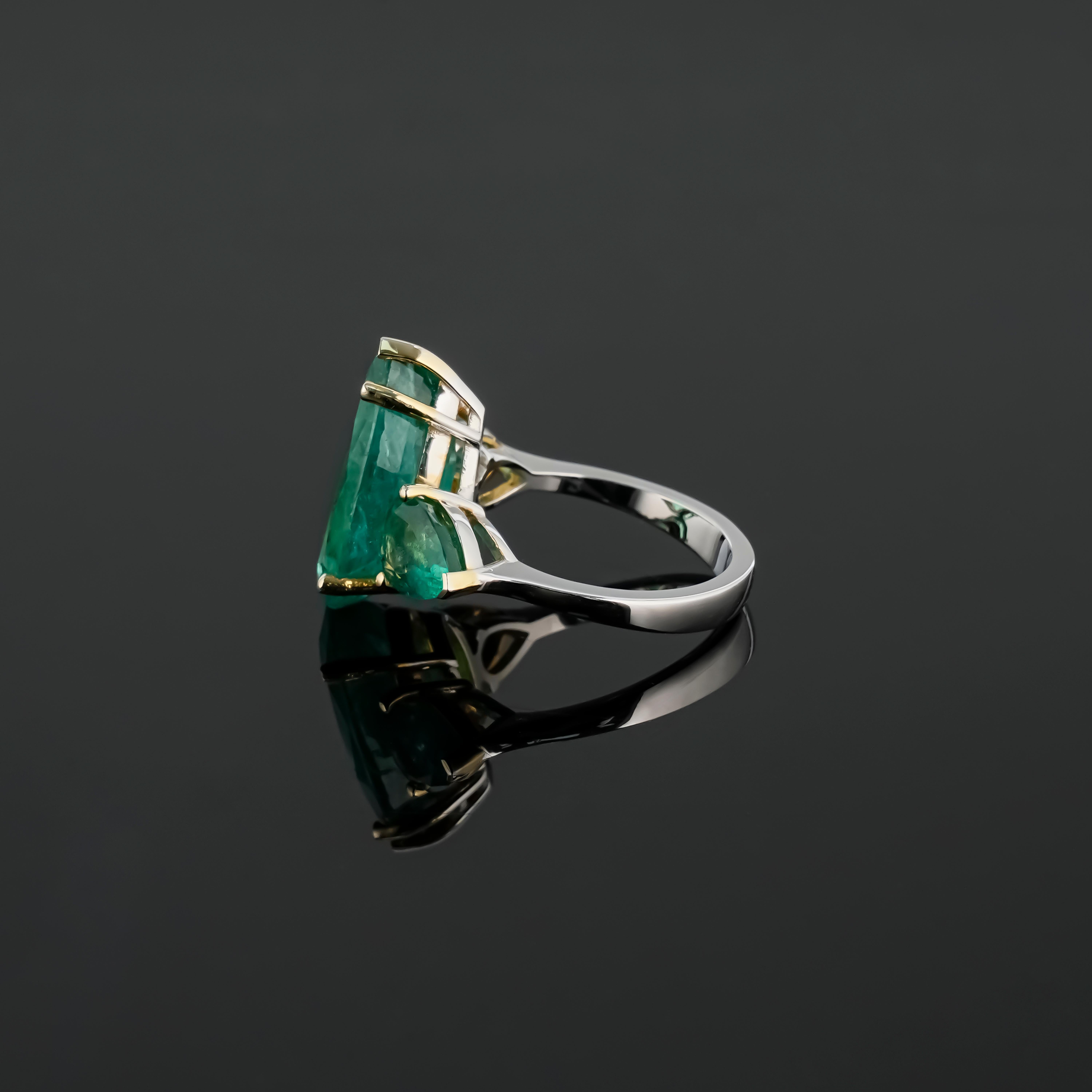 Pear Cut 18K White Gold 3 Stone Pear Shaped Emerald Engagement Or Cocktail Ring For Sale