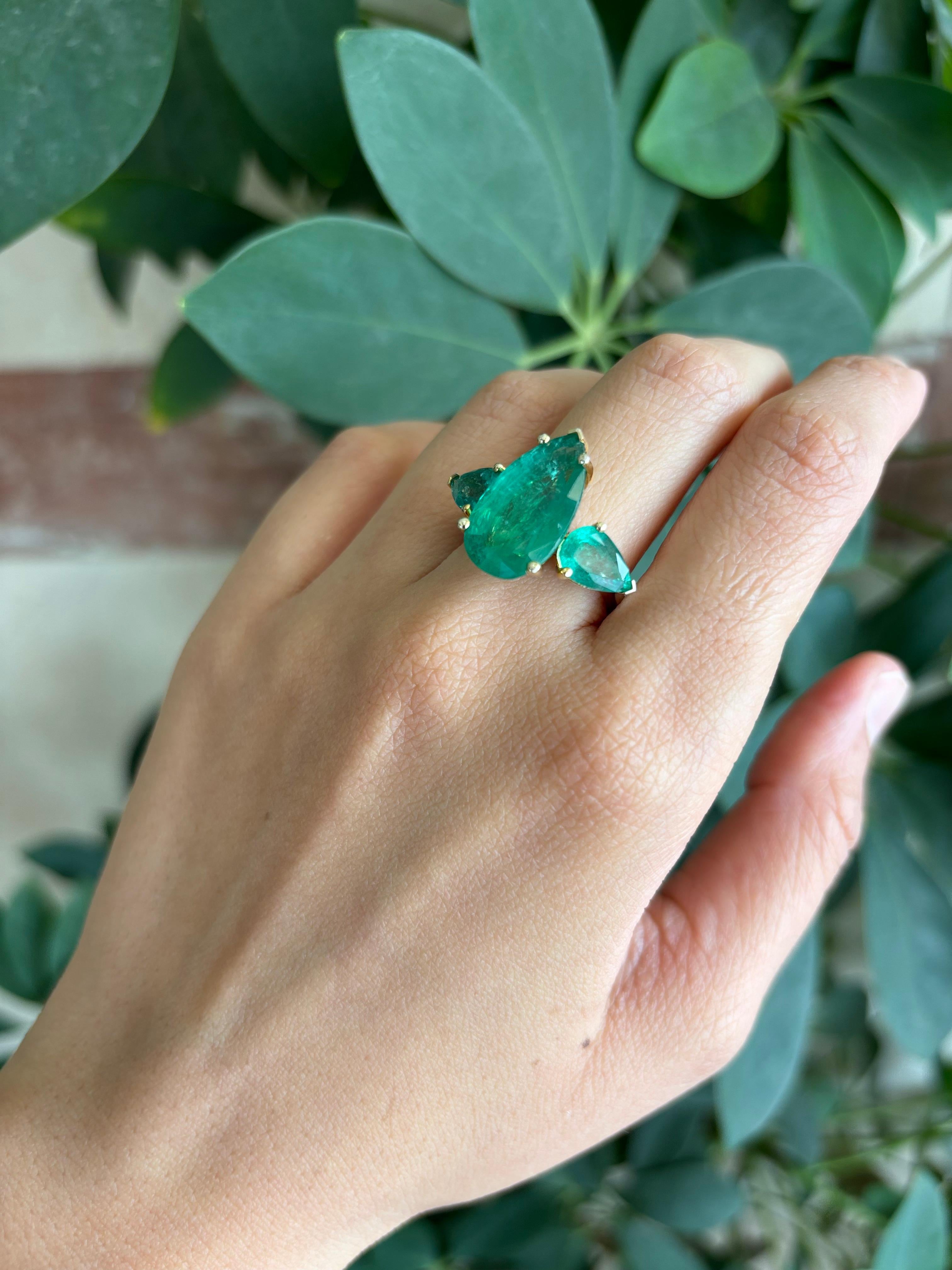 18K White Gold 3 Stone Pear Shaped Emerald Engagement Or Cocktail Ring For Sale 1