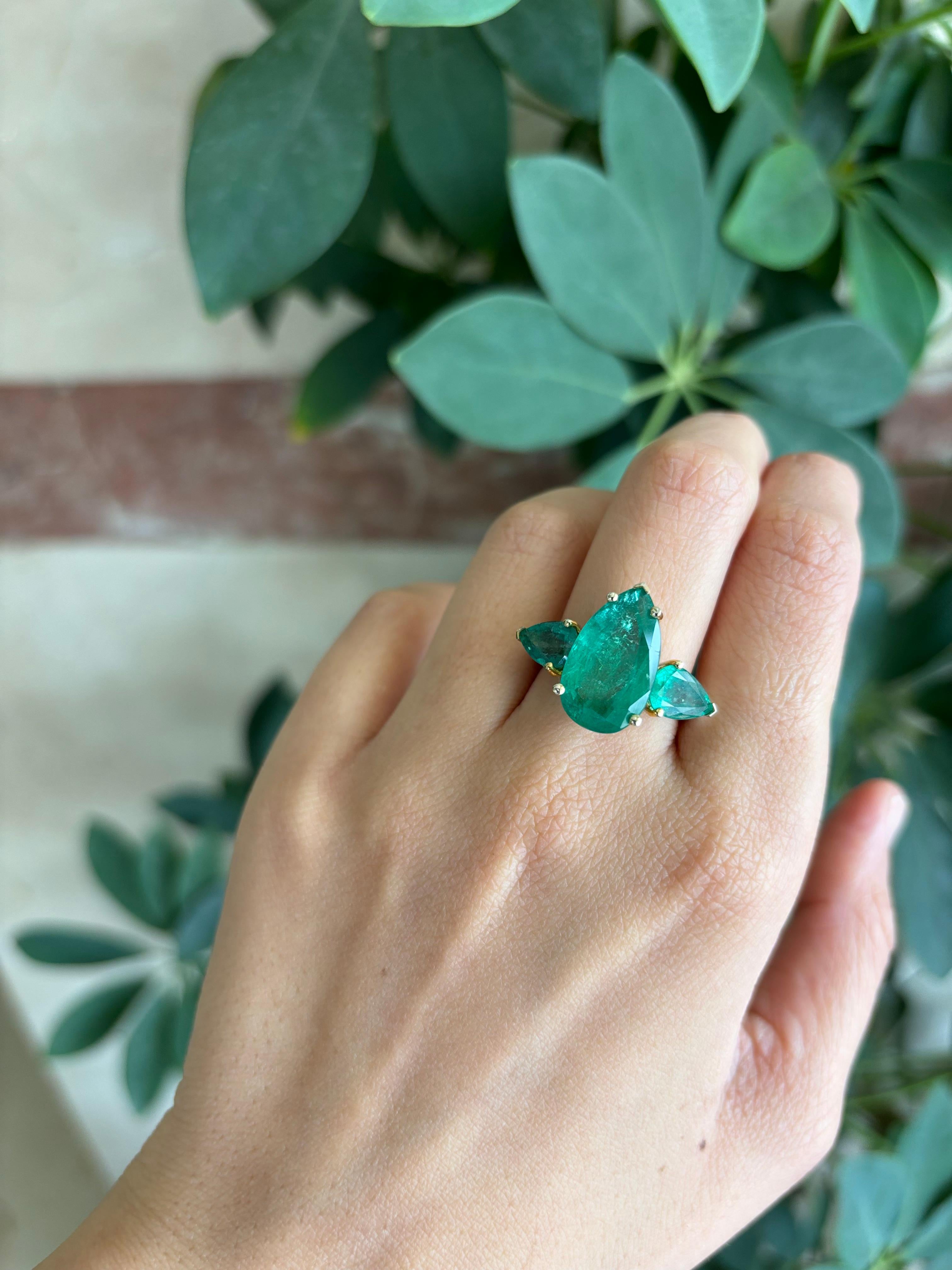18K White Gold 3 Stone Pear Shaped Emerald Engagement Or Cocktail Ring For Sale 3