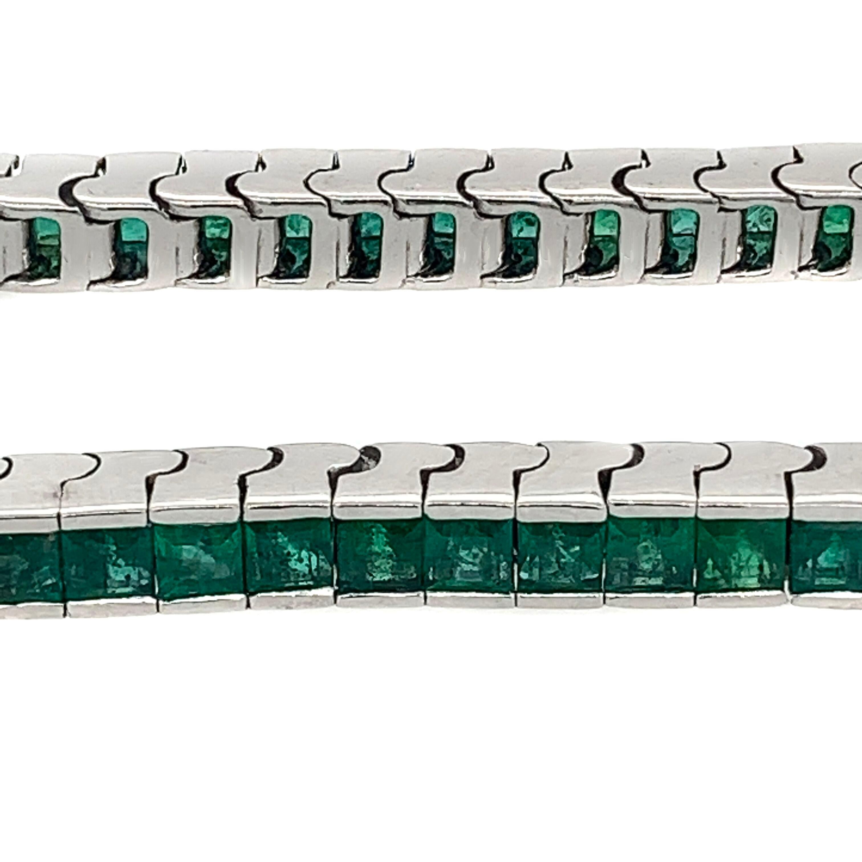 18 Karat Gold 3 Straight Line Emerald, Ruby and Sapphire Square Cut Bracelets For Sale 3
