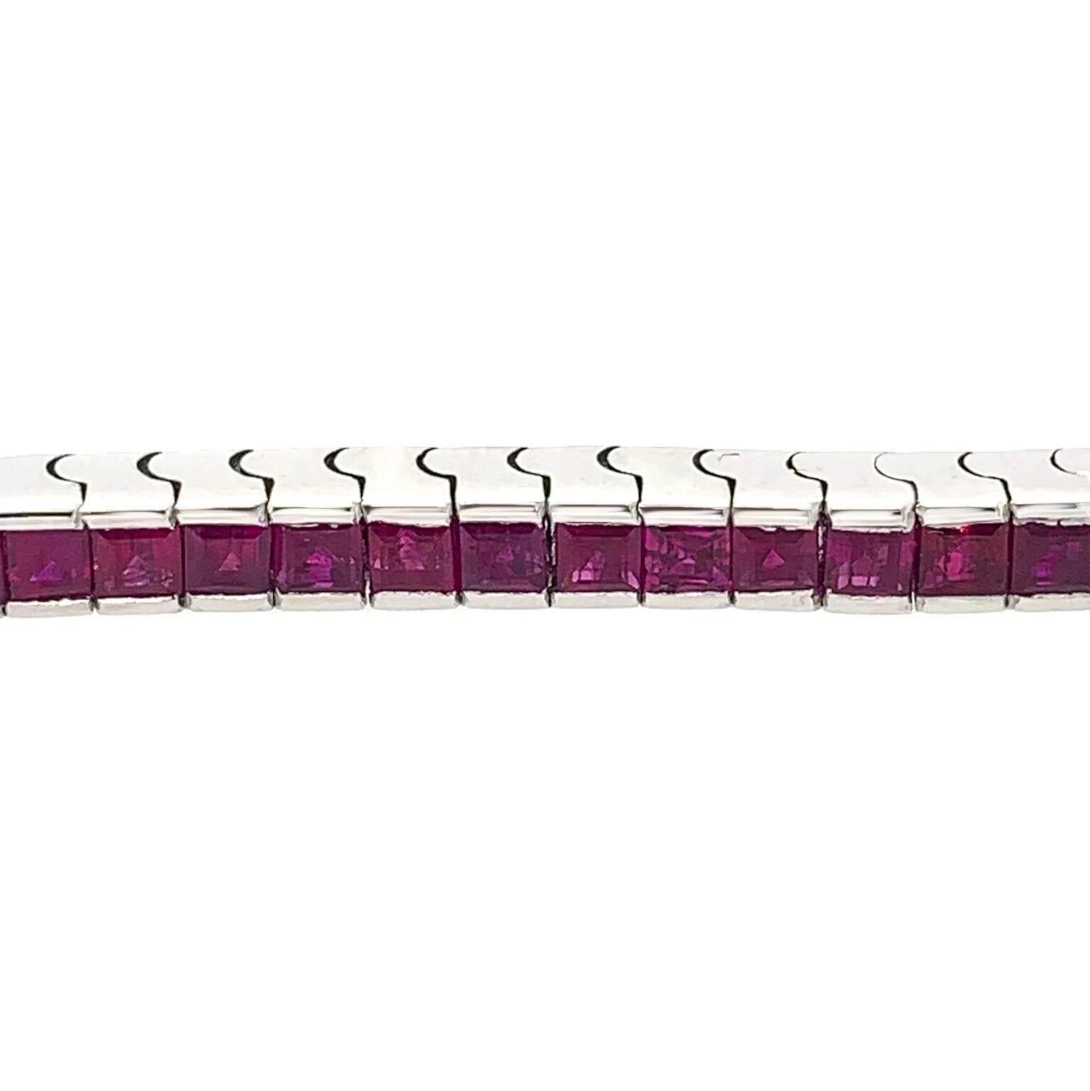 18 Karat Gold 3 Straight Line Emerald, Ruby and Sapphire Square Cut Bracelets For Sale 4