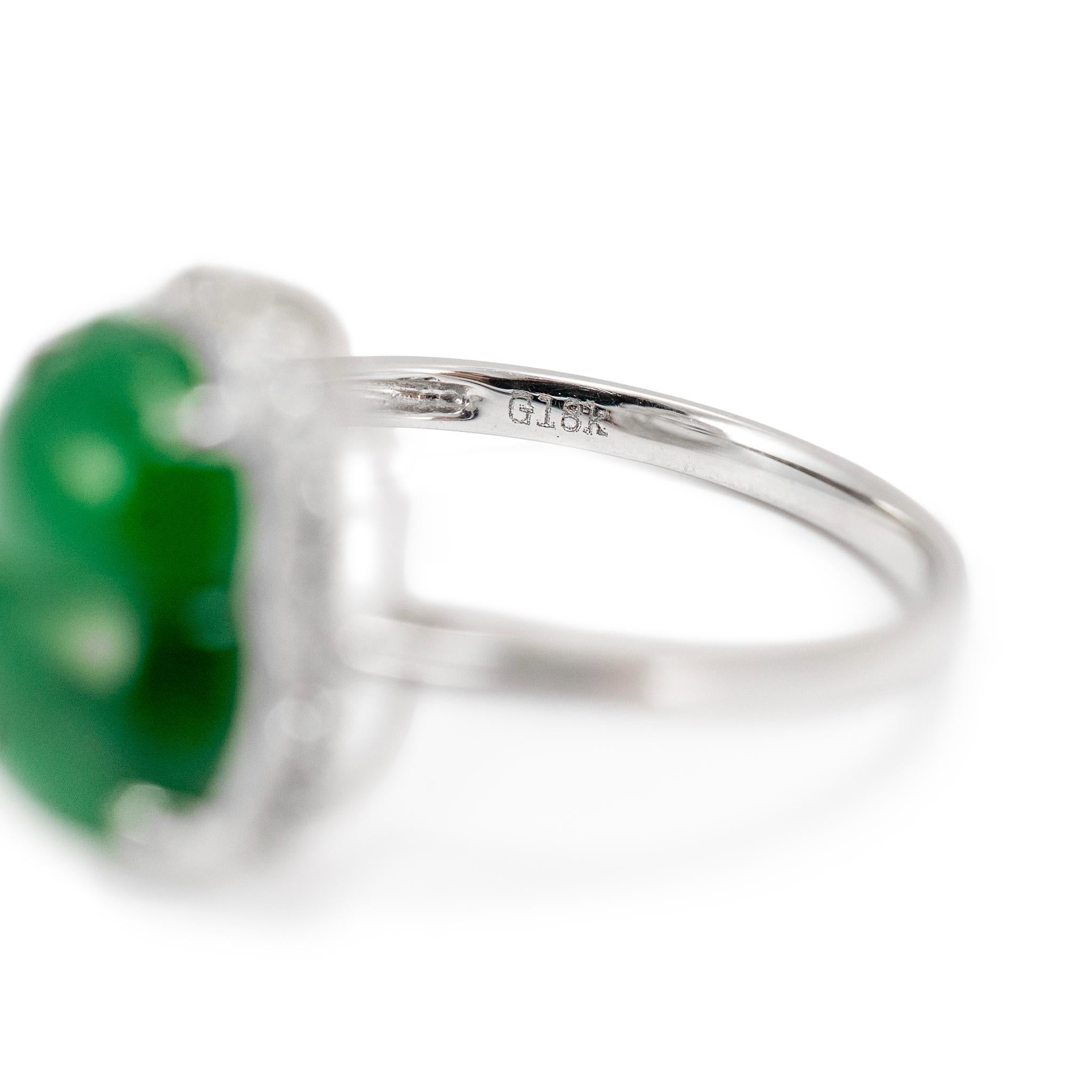 Anello Cocktail in oro bianco 18 carati con giada birmana verde da 3,00 carati e diamanti In condizioni ottime in vendita a Houston, TX