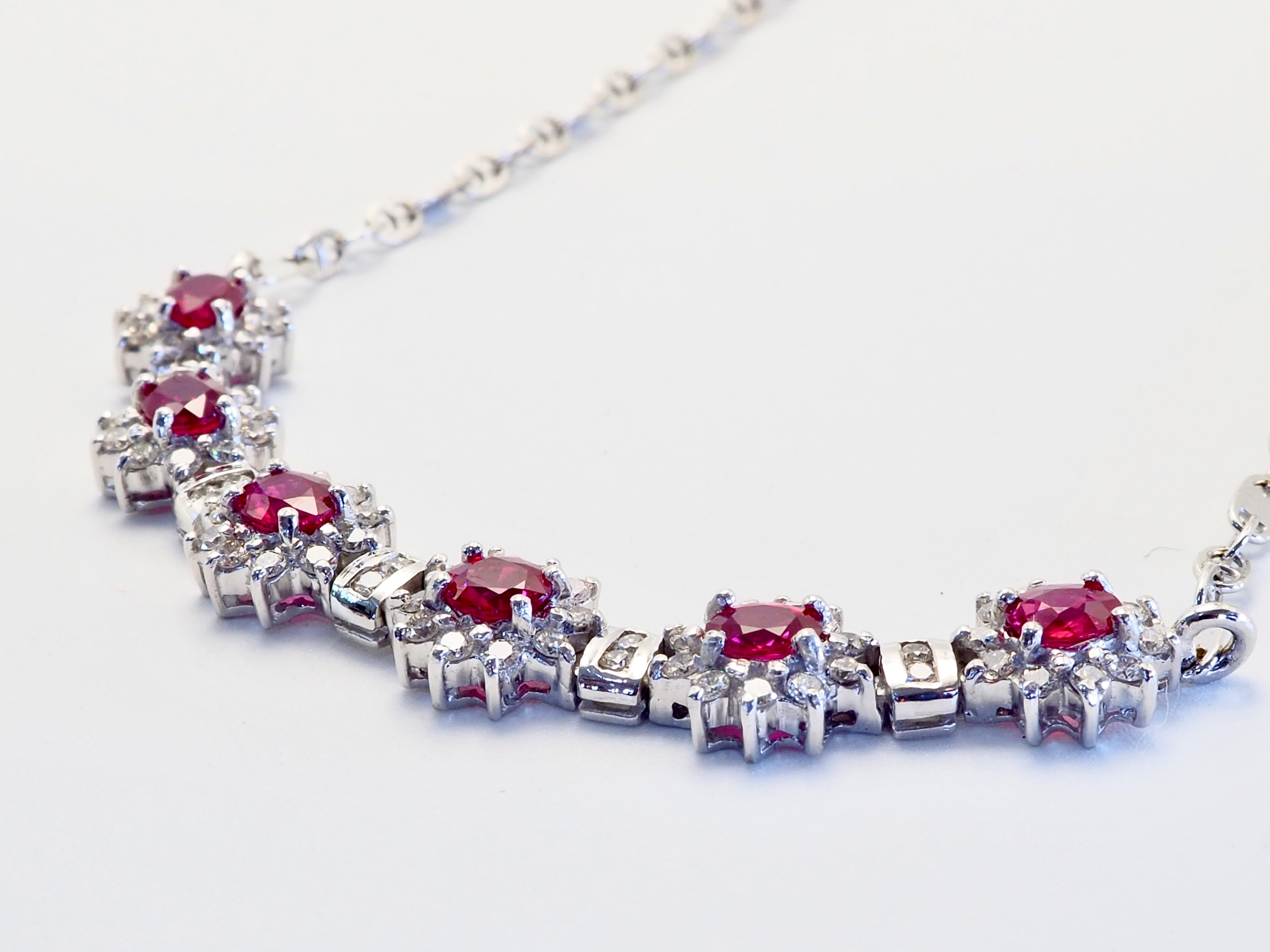 De las mujeres Collar de cadena de oro blanco de 18 quilates con rubí rojo vivo de 3,05 ct y diamantes brillantes de 1,10 ct en venta
