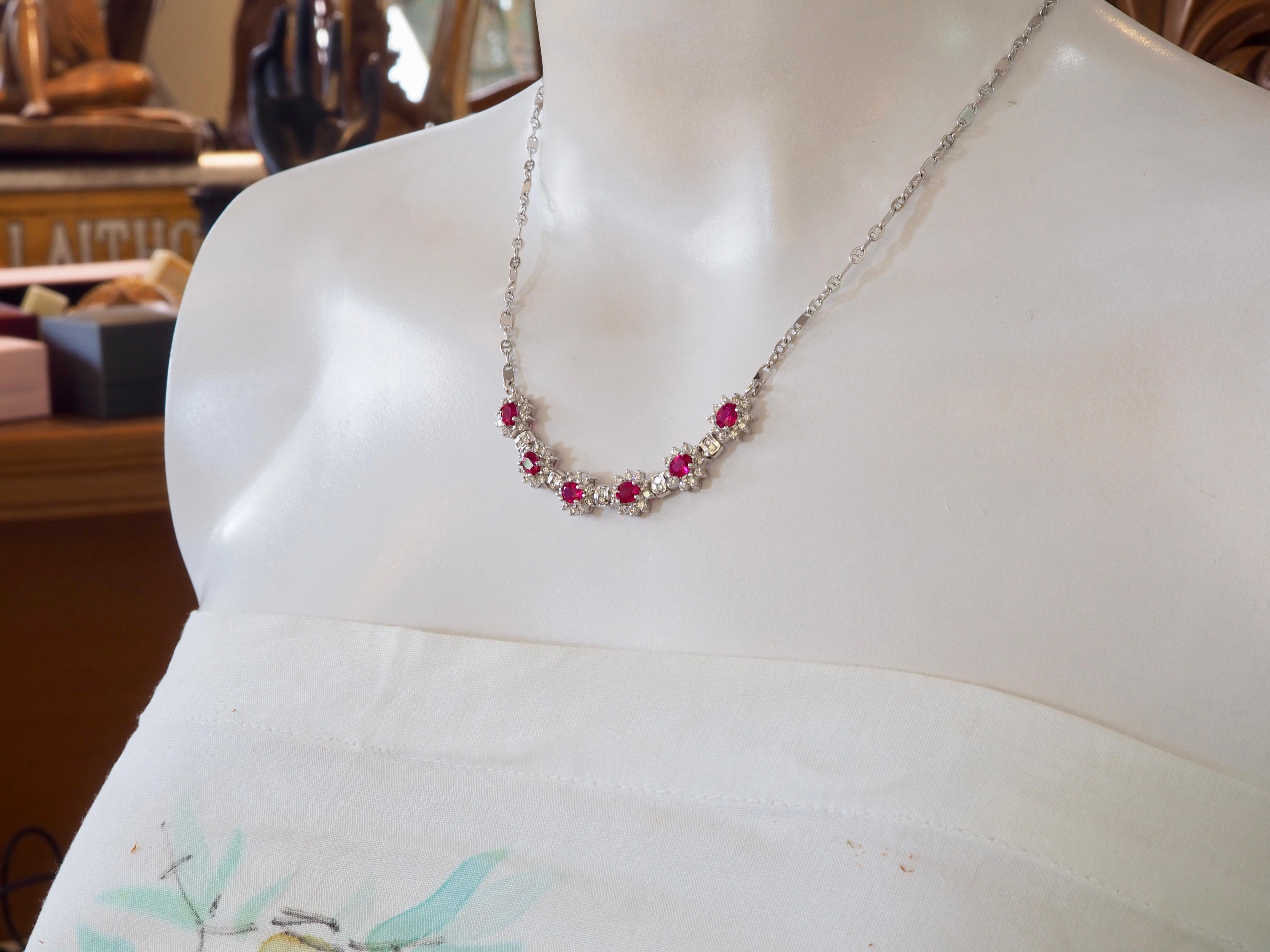 Collar de cadena de oro blanco de 18 quilates con rubí rojo vivo de 3,05 ct y diamantes brillantes de 1,10 ct en venta 3