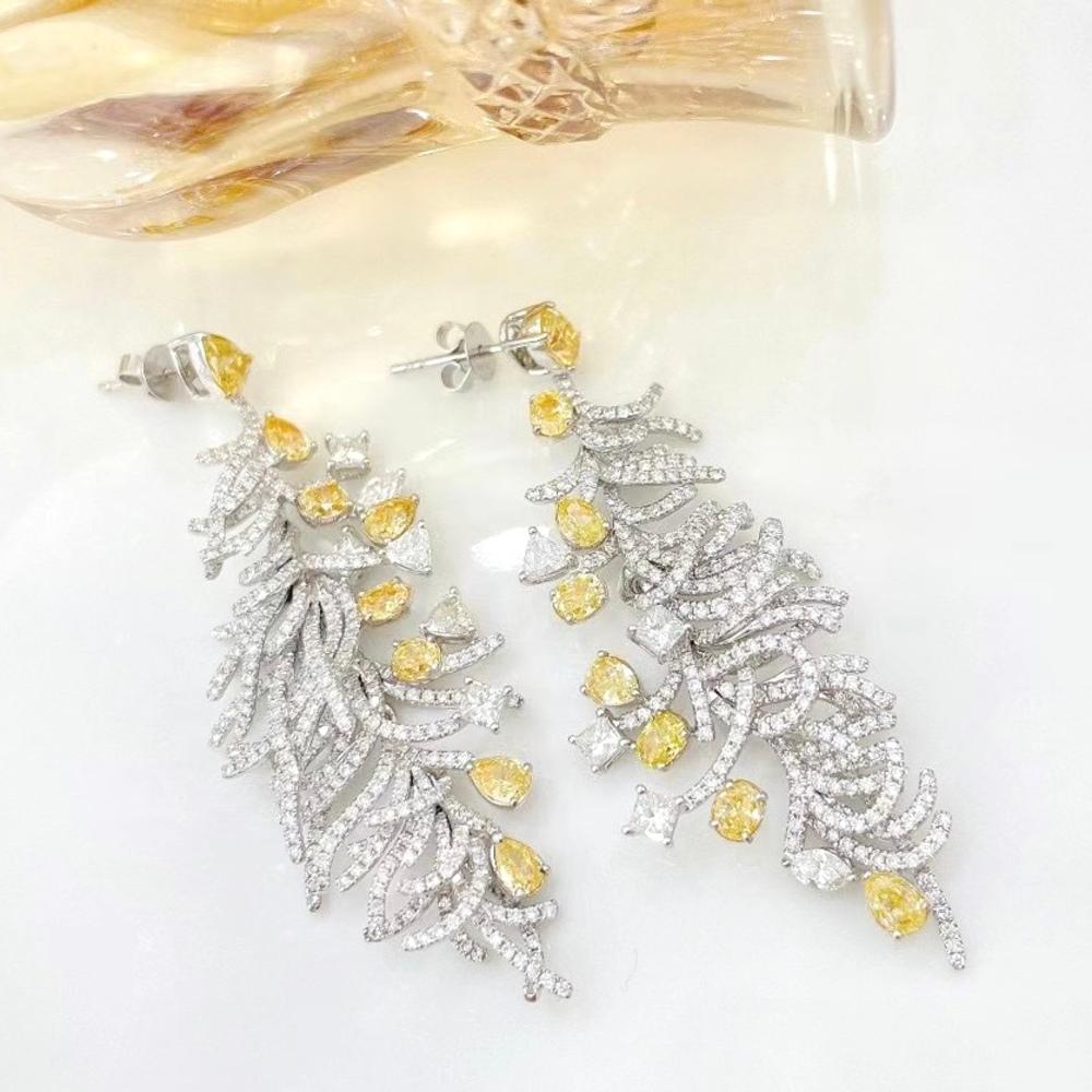 Taglio cuscino Orecchini a goccia con diamanti gialli fantasia in oro bianco 18 carati 3,07 carati con diamanti in vendita