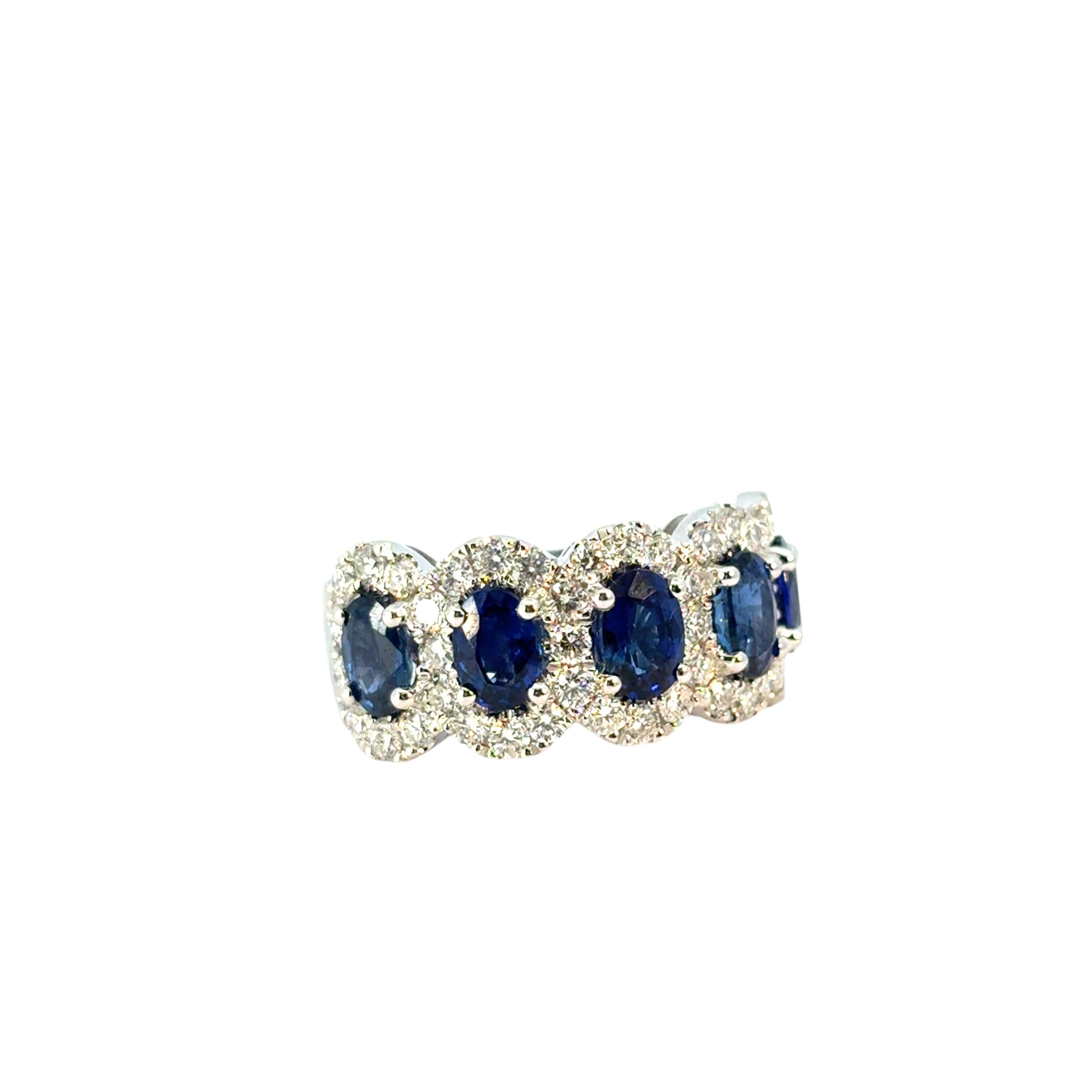 Anello in oro bianco 18 carati con zaffiro ovale e diamanti naturali da 3,11 carati in vendita 5