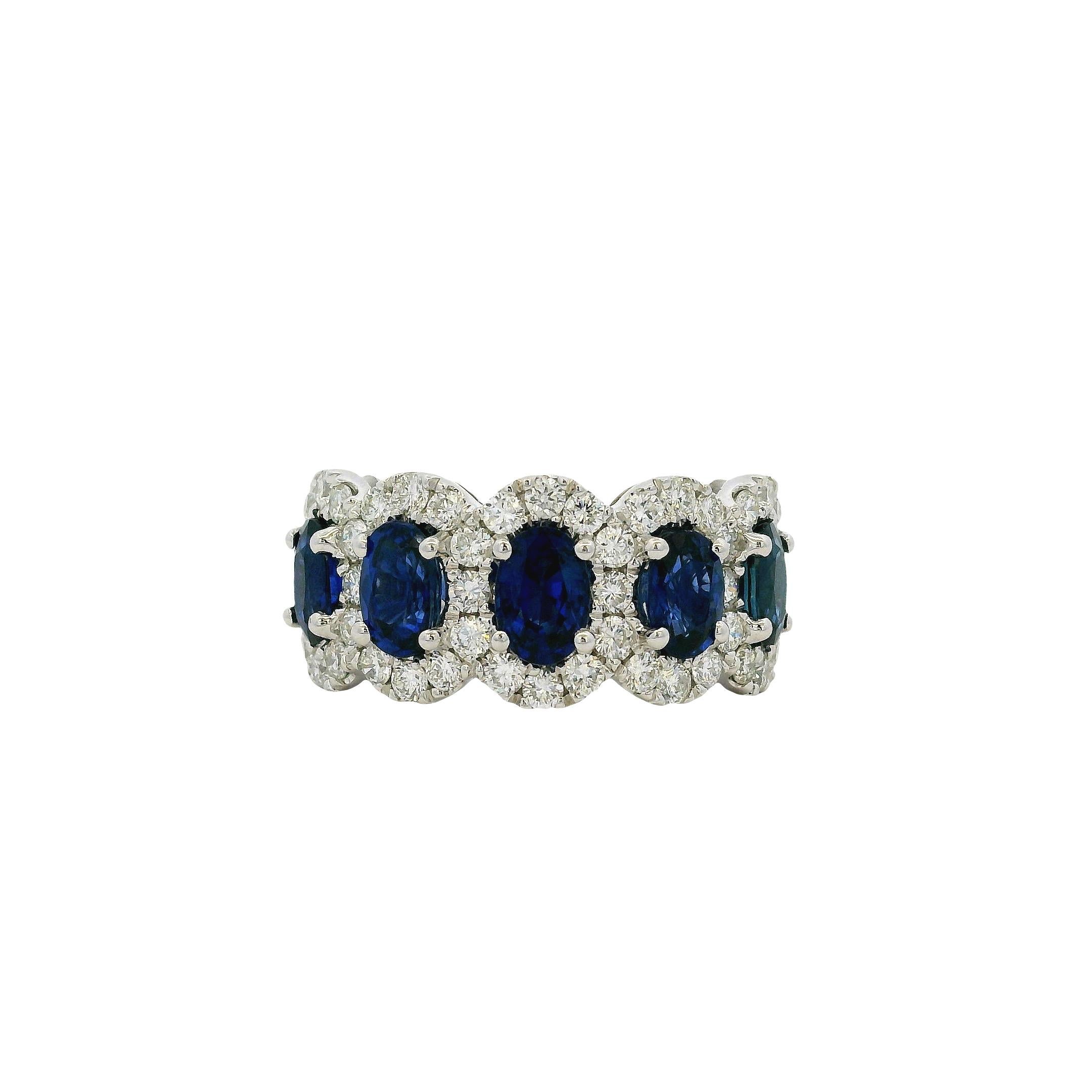 Anello in oro bianco 18 carati con zaffiro ovale e diamanti naturali da 3,11 carati in vendita 5
