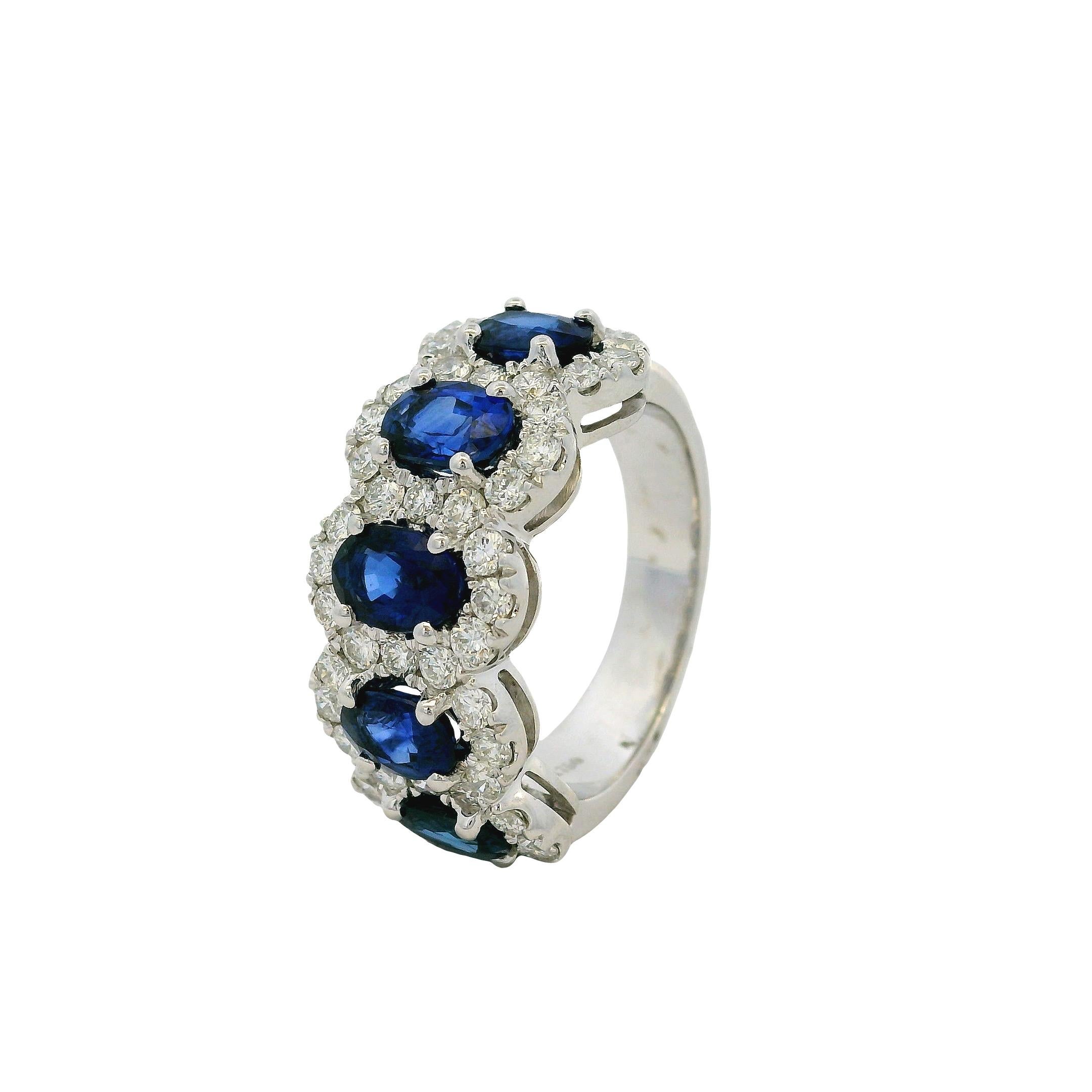 Anello in oro bianco 18 carati con zaffiro ovale e diamanti naturali da 3,11 carati in vendita 6