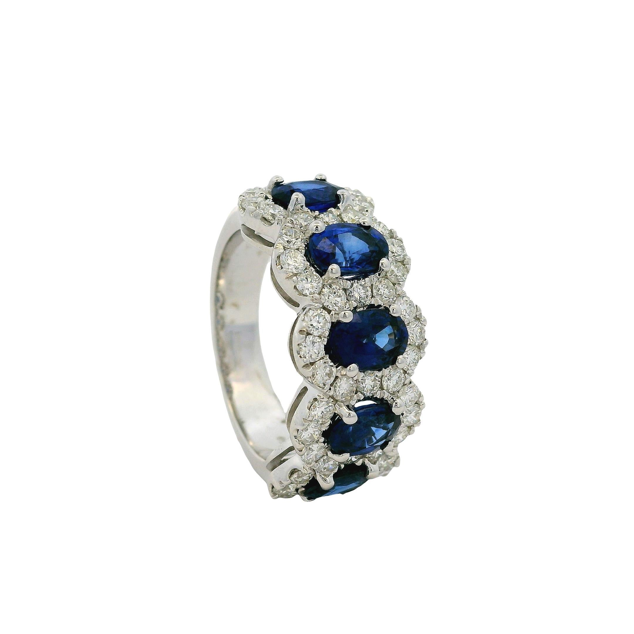 Anello in oro bianco 18 carati con zaffiro ovale e diamanti naturali da 3,11 carati in vendita 7