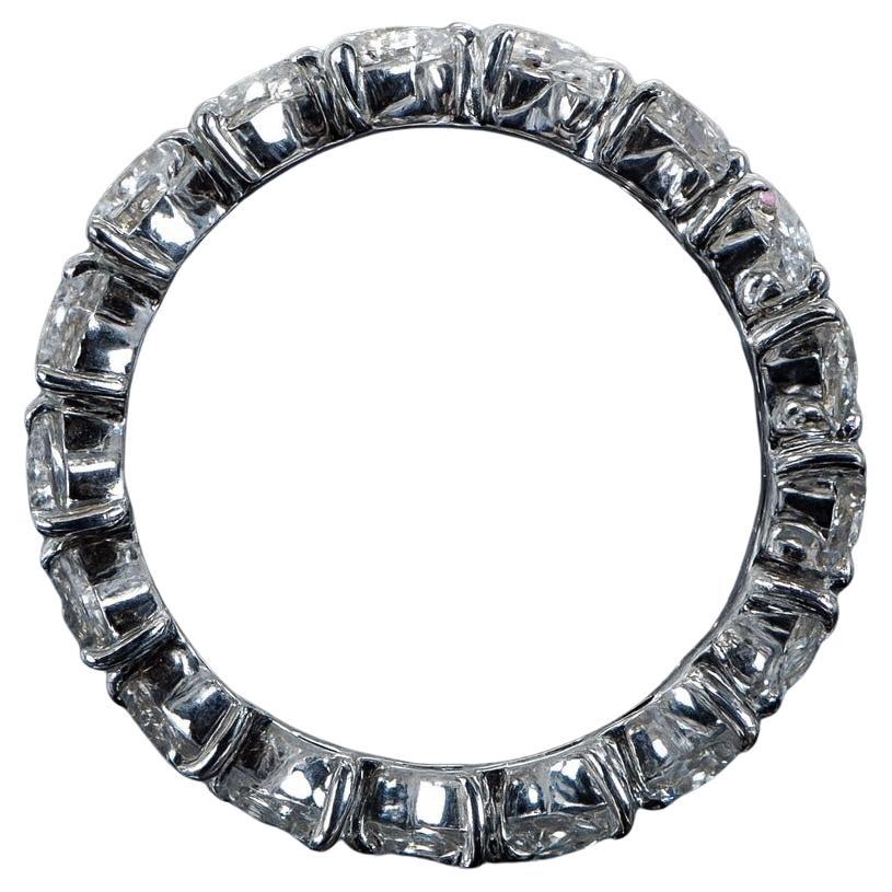 Bracelet éternel en or blanc 18 carats 3,14 carats diamant en forme de cœur

Cette élégante bague d'éternité est réalisée en or blanc 18 carats et sertie de 17 diamants en forme de cœur pesant au total 3,14 carats. Les diamants sont de couleur G-H