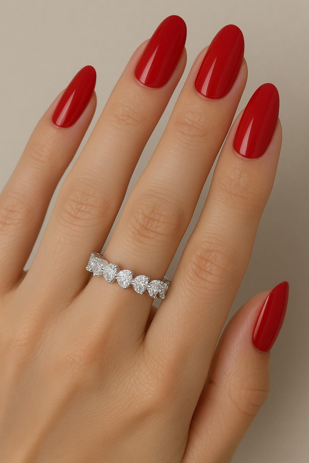Taille cœur Bague d'éternité en or blanc 18 carats avec diamant en forme de cœur de 3,14 carats en vente