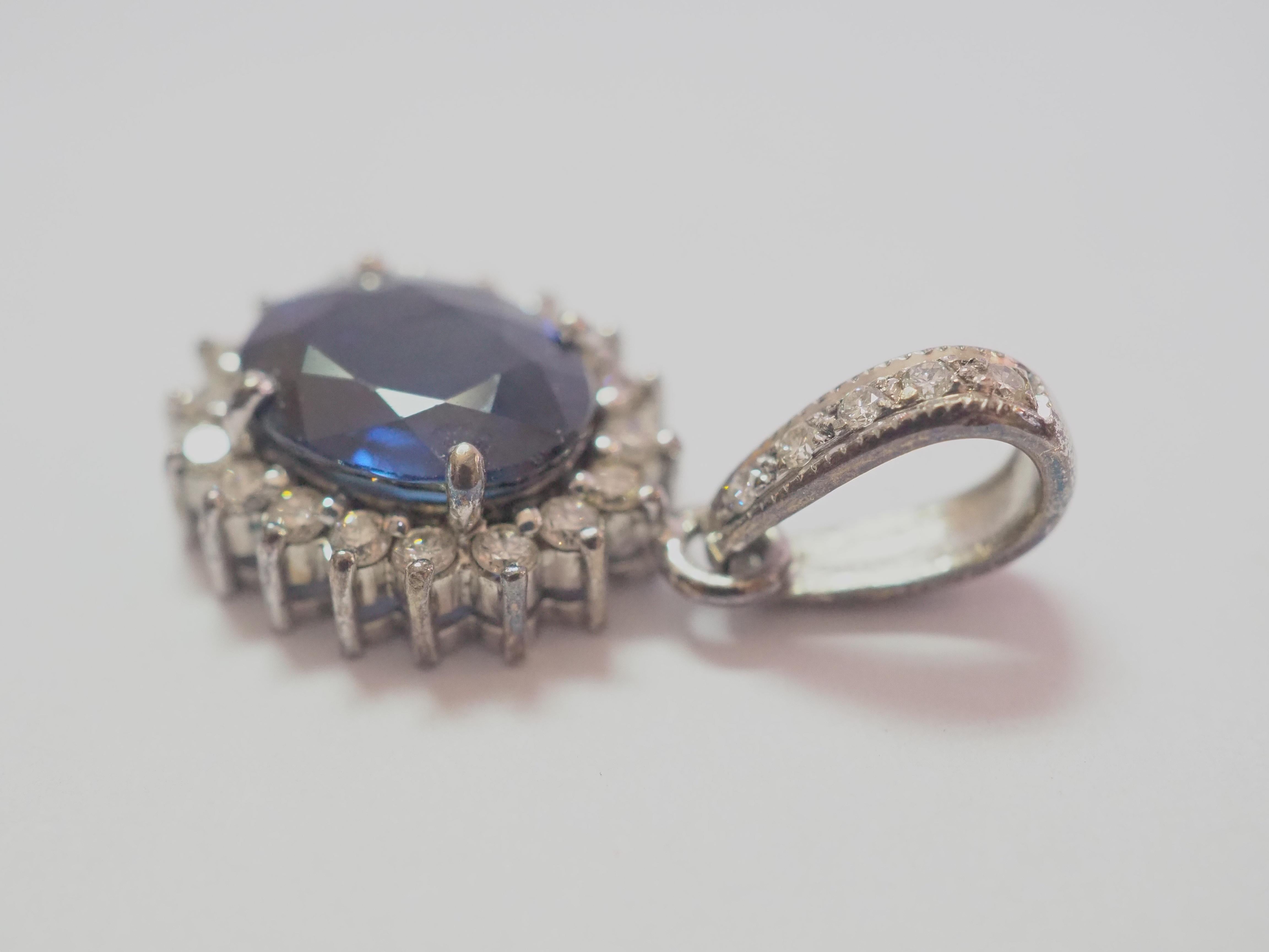 18K White Gold 3.22ct Blue Sapphire & 0.42ct Diamond Cocktail Pendant Enhancer In Excellent Condition In เกาะสมุย, TH