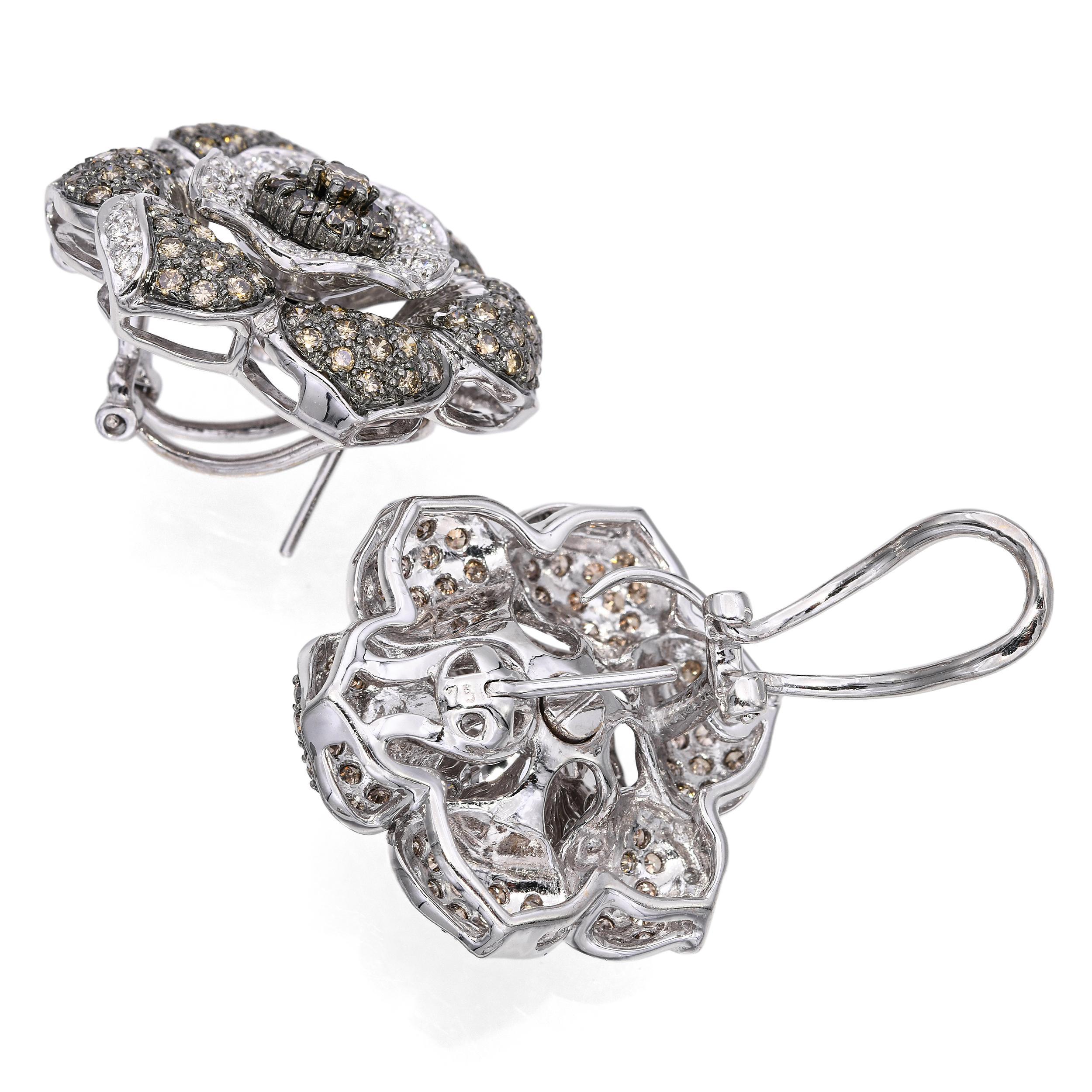 Donna Orecchini Omega Back in oro bianco 18k con diamanti bianchi e marroni da 3,22tcw in vendita