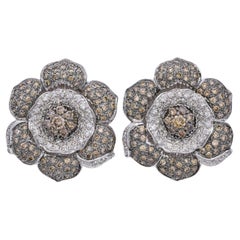 Orecchini Omega Back in oro bianco 18k con diamanti bianchi e marroni da 3,22tcw