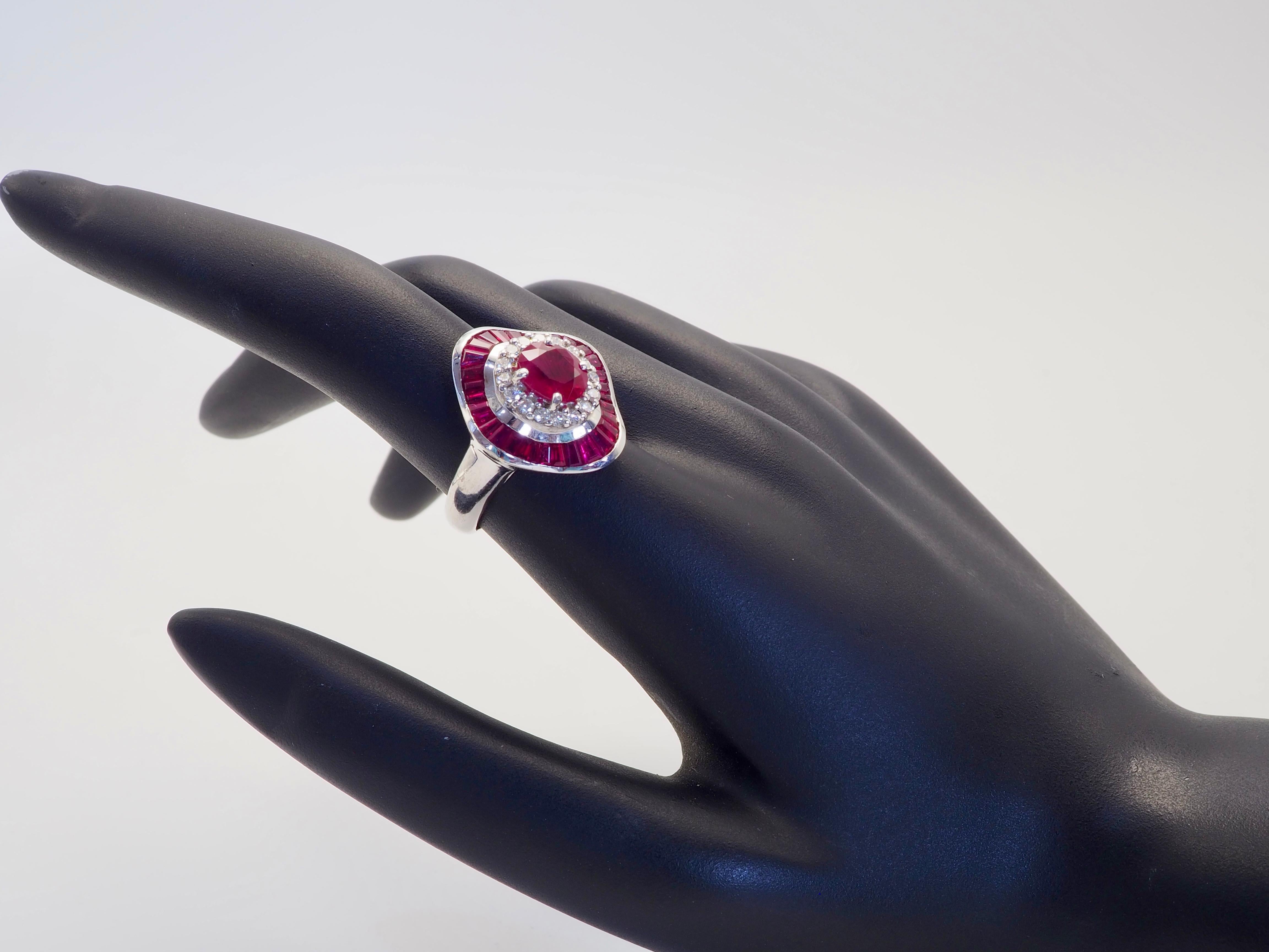 Anello Ballerina in oro bianco 18 carati con rubino da 3,30 carati e diamante brillante da 0,30 carati in vendita 1