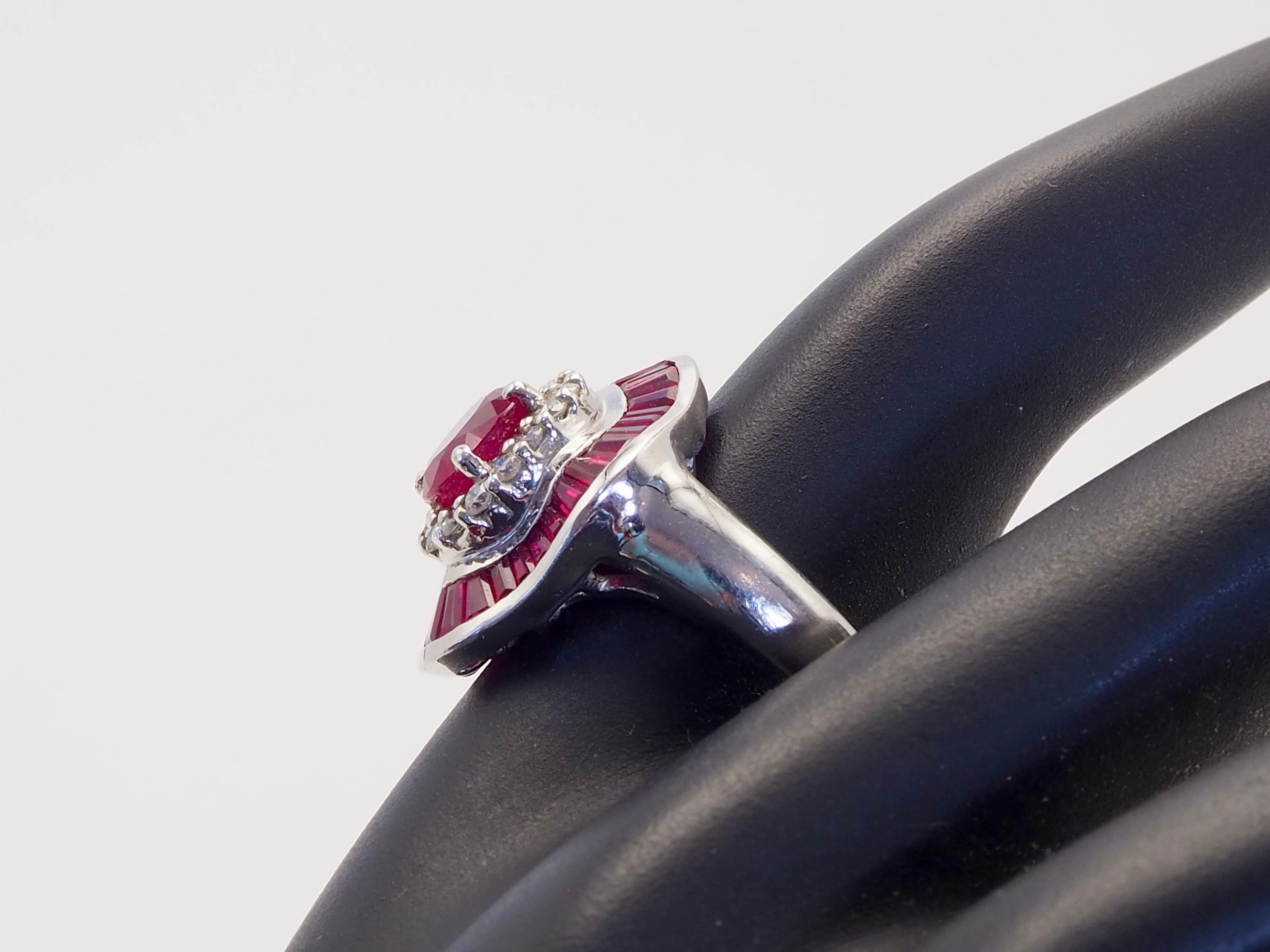 Anello Ballerina in oro bianco 18 carati con rubino da 3,30 carati e diamante brillante da 0,30 carati in vendita 3