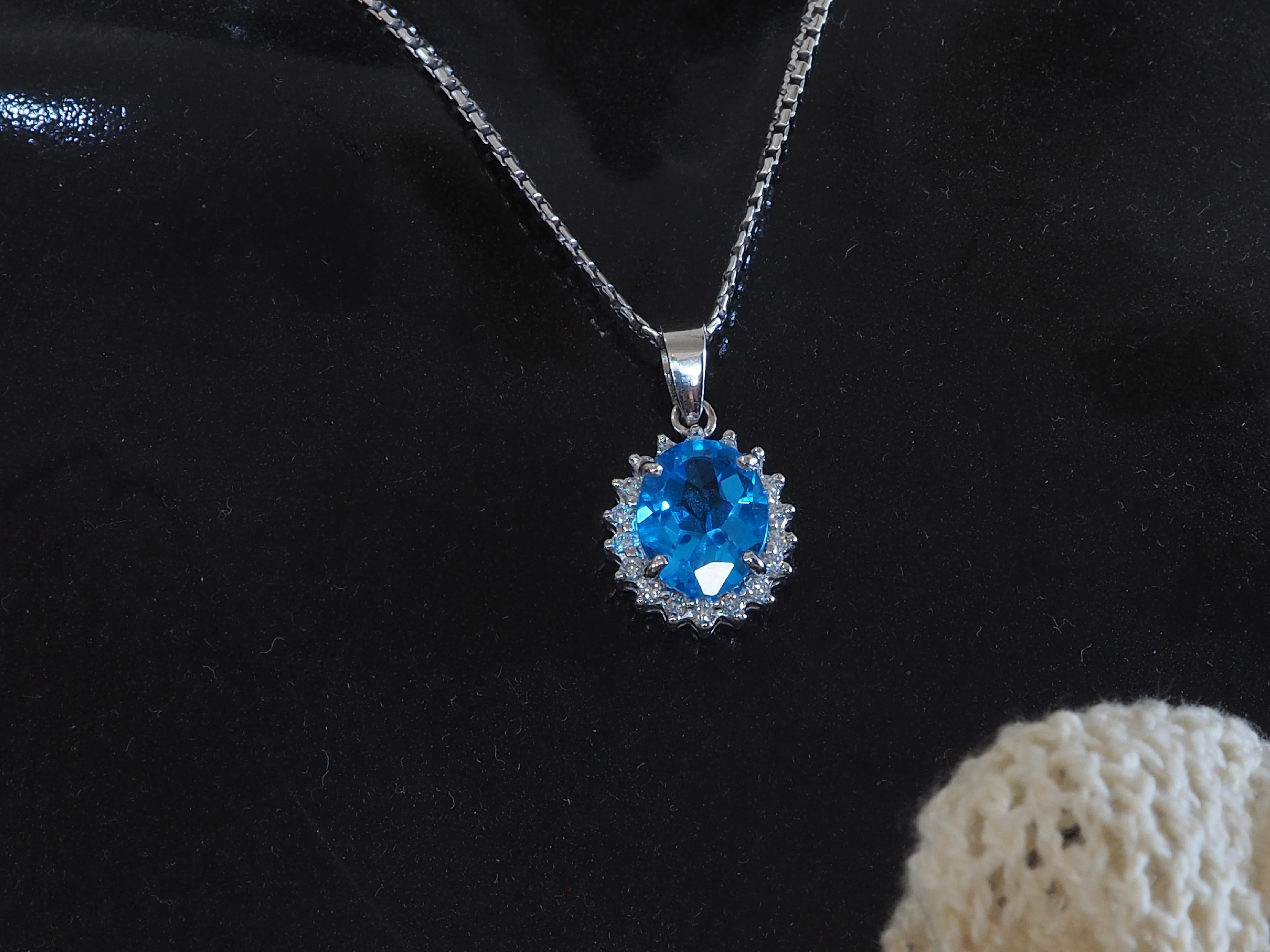 18K Weißgold 3,32ct Oval Blautopas & 0,30ct Diamant Cocktail-Anhänger Enhancer im Angebot 2