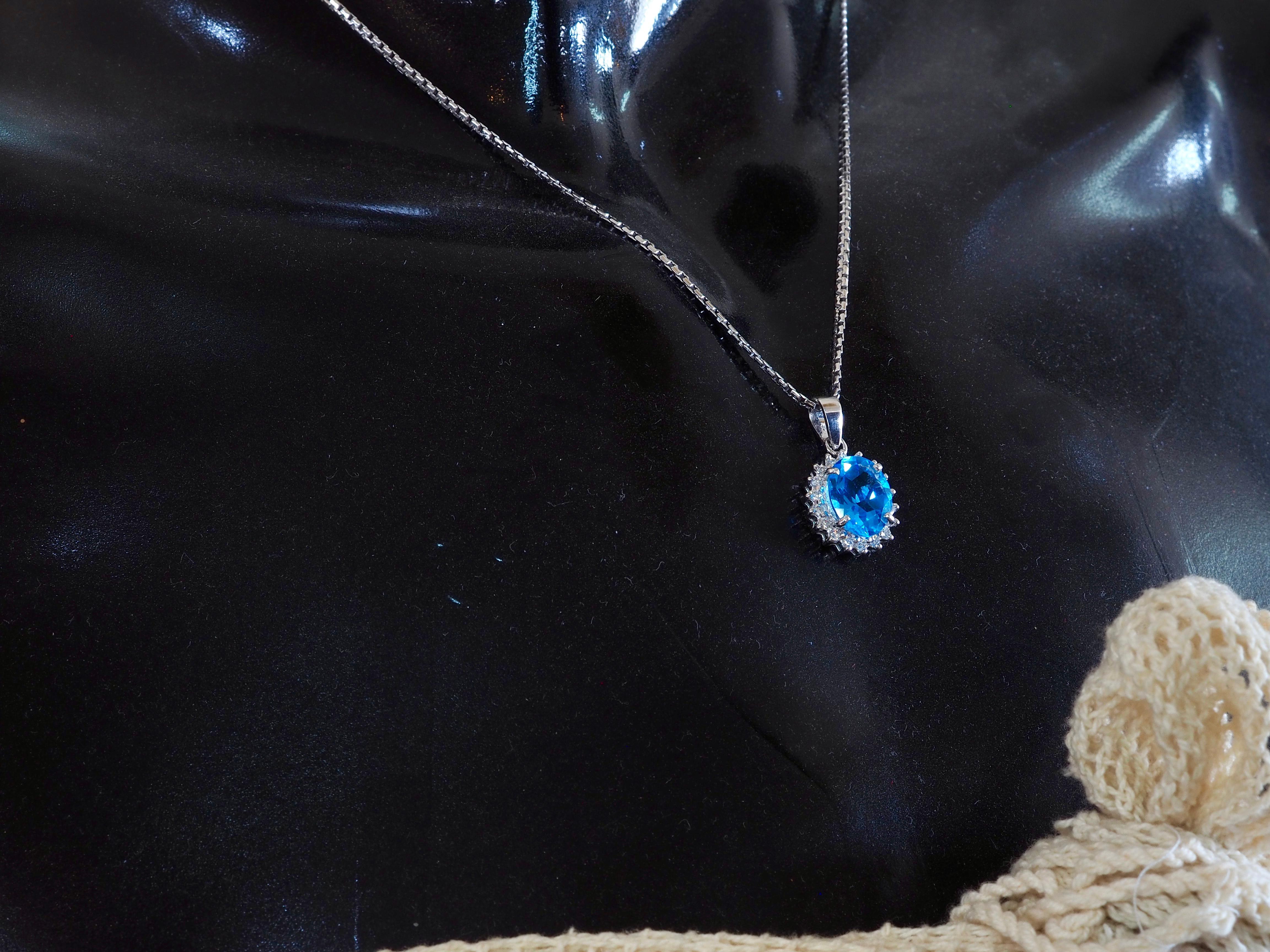 18K Weißgold 3,32ct Oval Blautopas & 0,30ct Diamant Cocktail-Anhänger Enhancer im Angebot 4