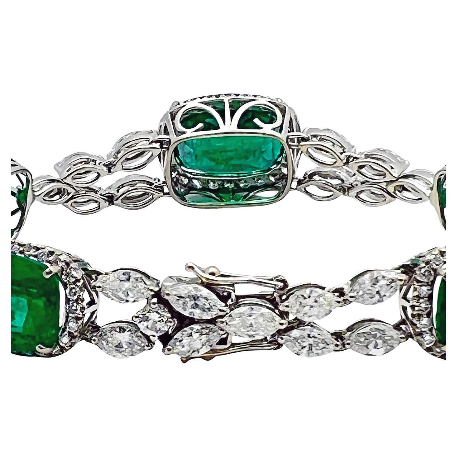 Cushion Cut 18k White Gold 35 Carat Emerald Diamond Bracelet For Sale