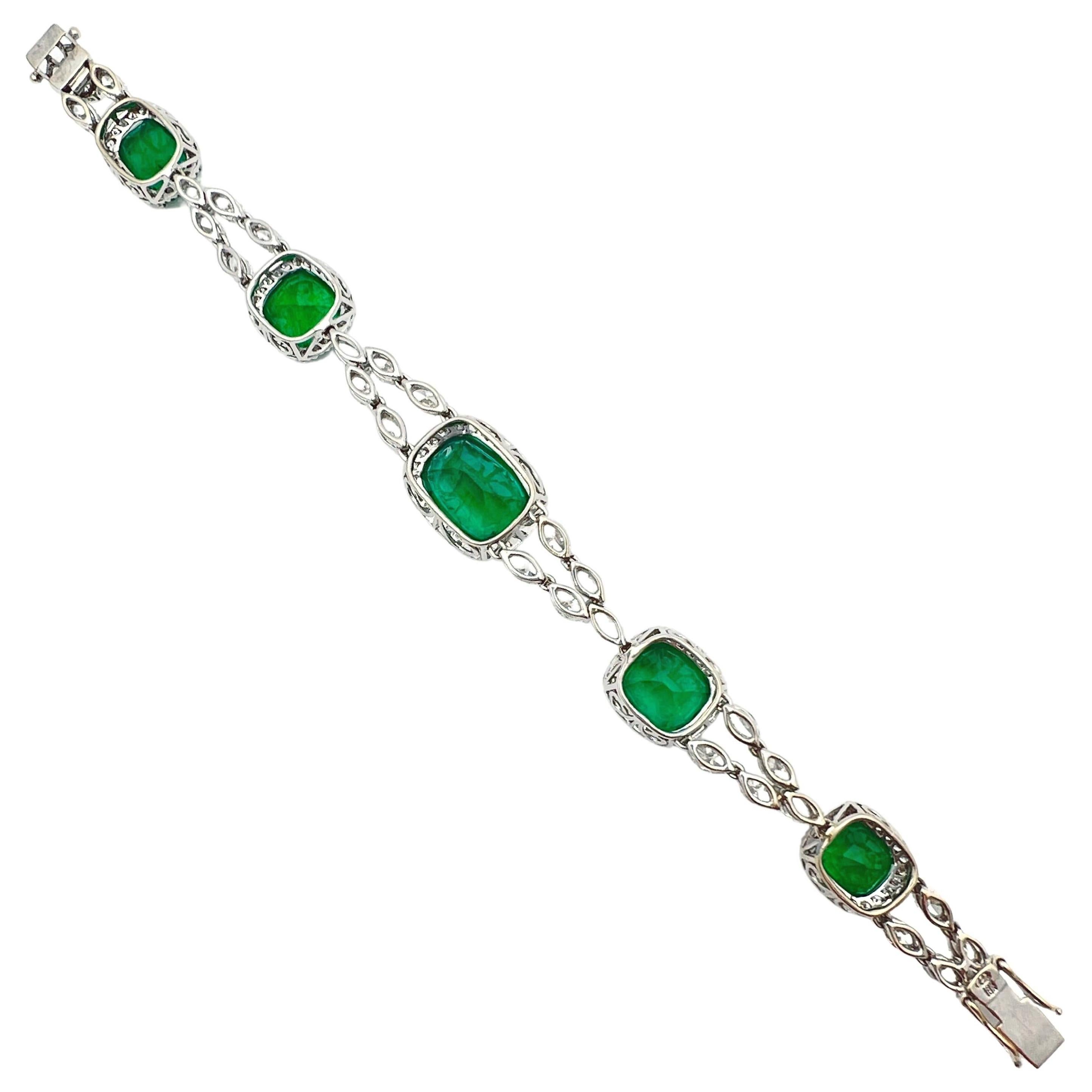18k White Gold 35 Carat Emerald Diamond Bracelet In Excellent Condition For Sale In Palm Beach, FL