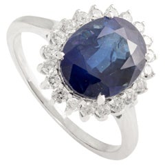 Bague de cocktail en or blanc 18 carats 3,55 ct saphir bleu profond et 0,3 ct diamant halo