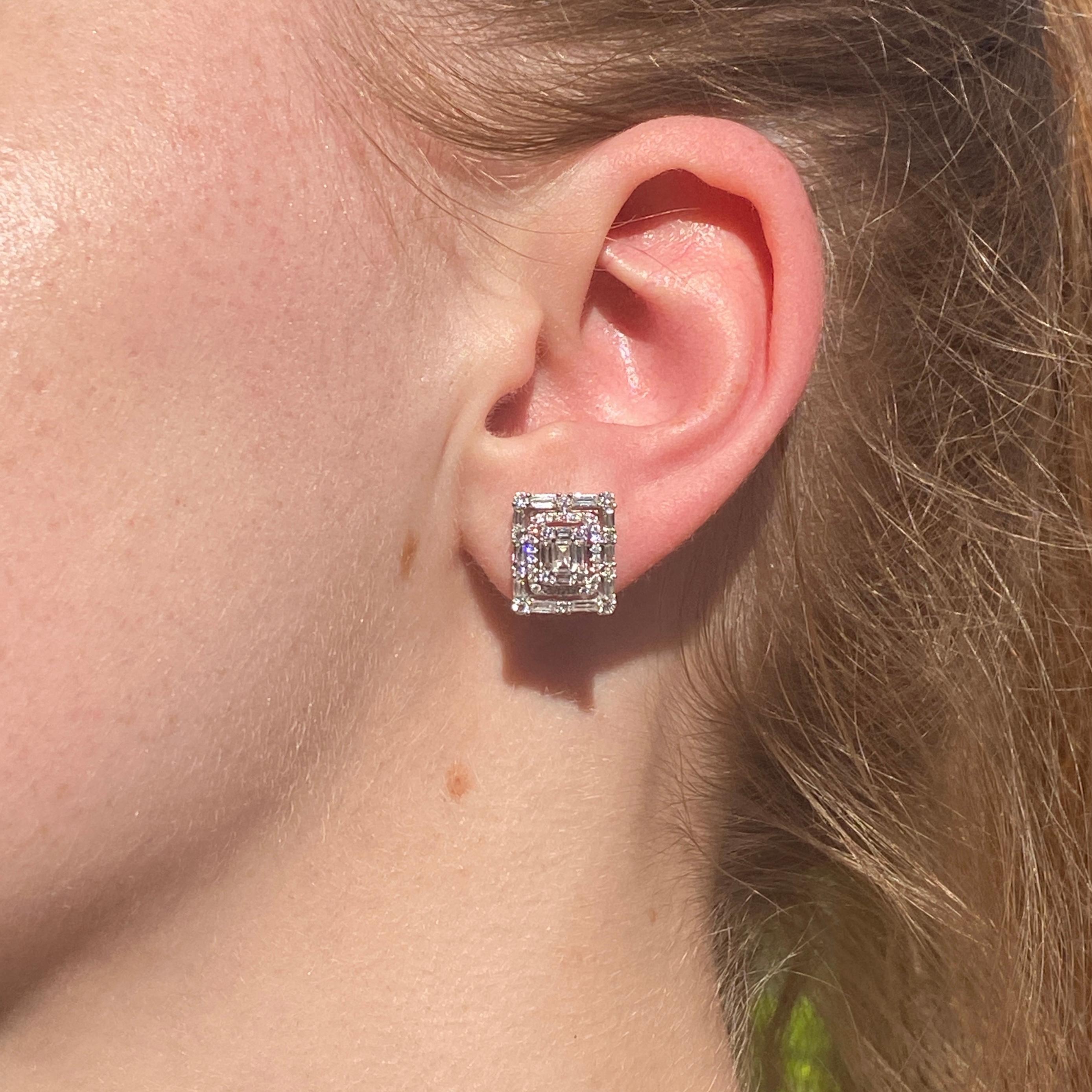 Clous d'oreilles en or blanc 18 carats avec diamants de 3,60 carats en vente 8