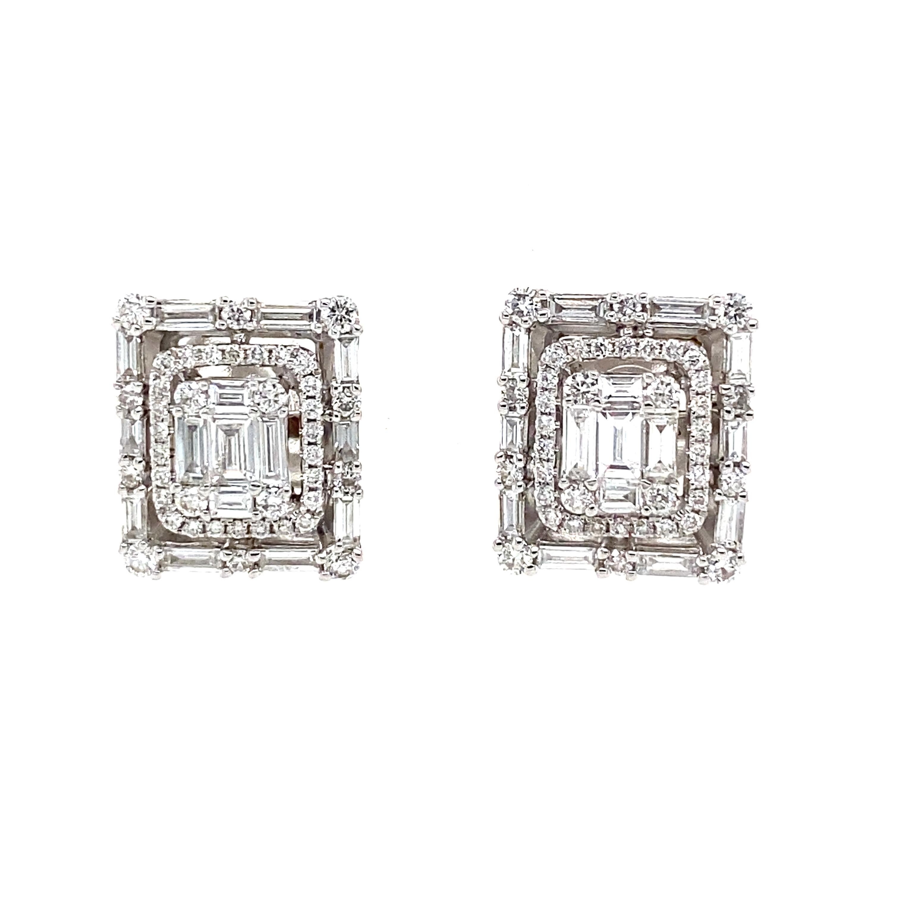 Taille brillant Clous d'oreilles en or blanc 18 carats avec diamants de 3,60 carats en vente